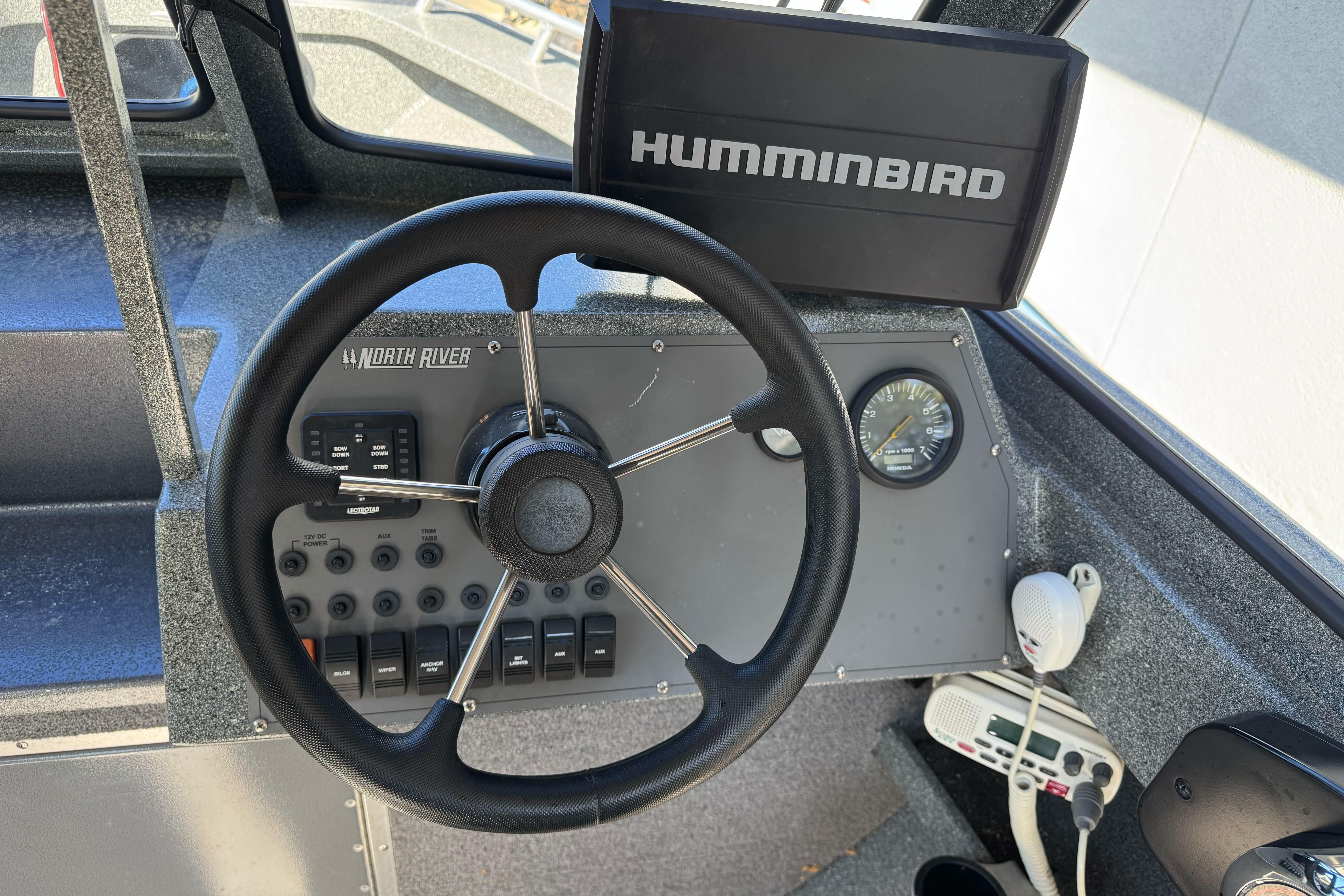 Steering console of 2023 North River 21 X 84 Seahawk with Humminbird display.
