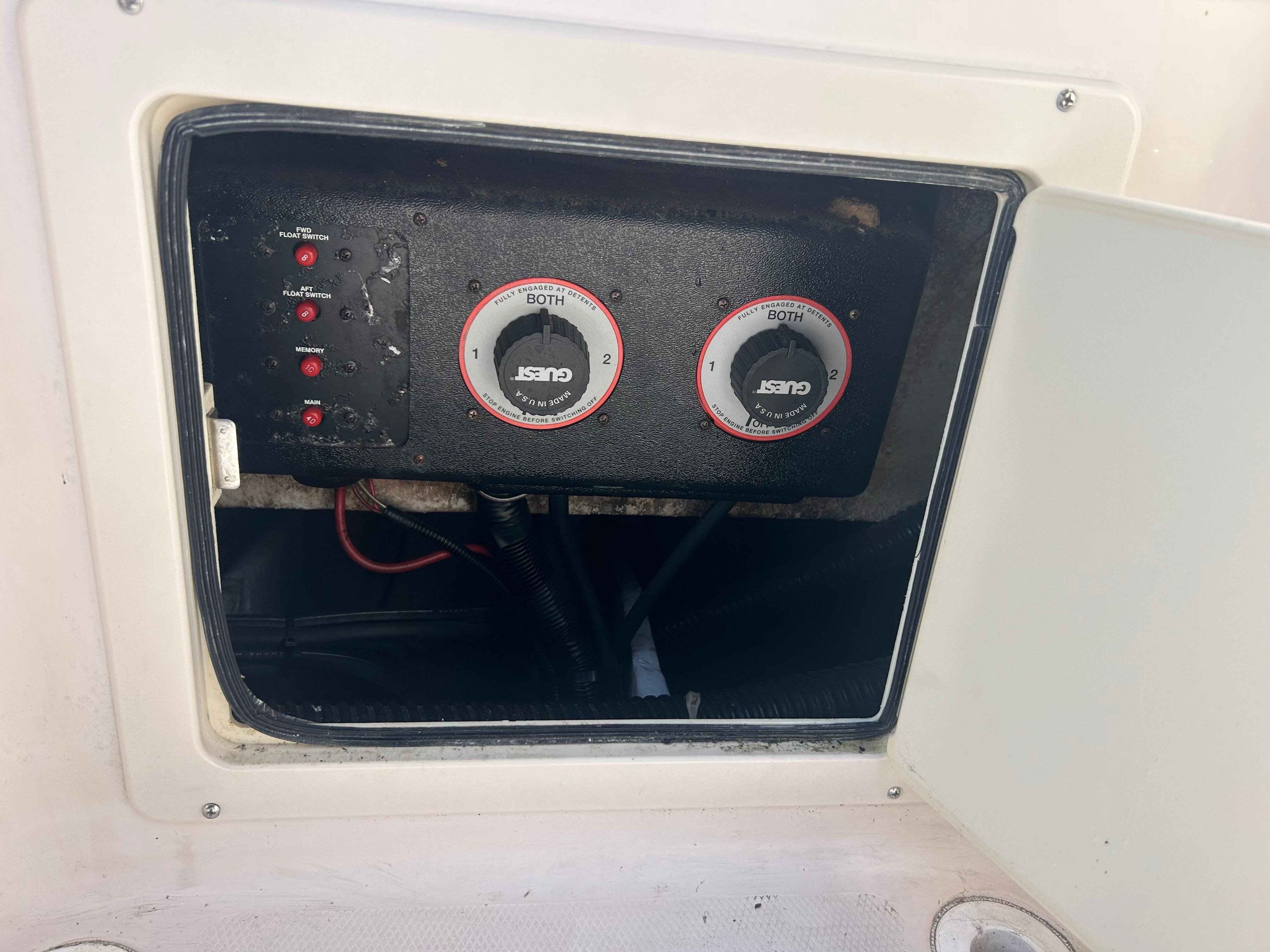 1999-grady-white-306-bimini-power-9697240-974474003-0-280220250644-37