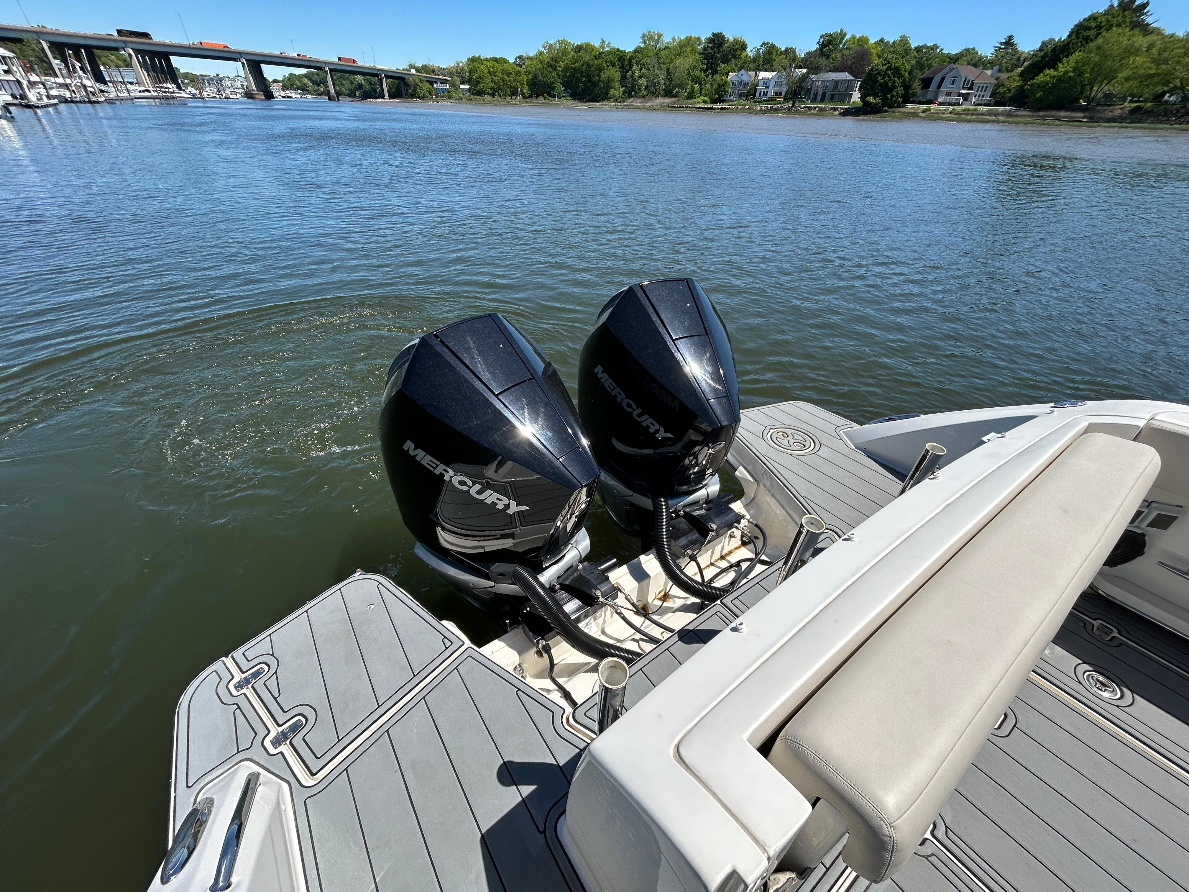 2021-boston-whaler-320-vantage-power-9777246-20250519155803666-1_XLARGE
