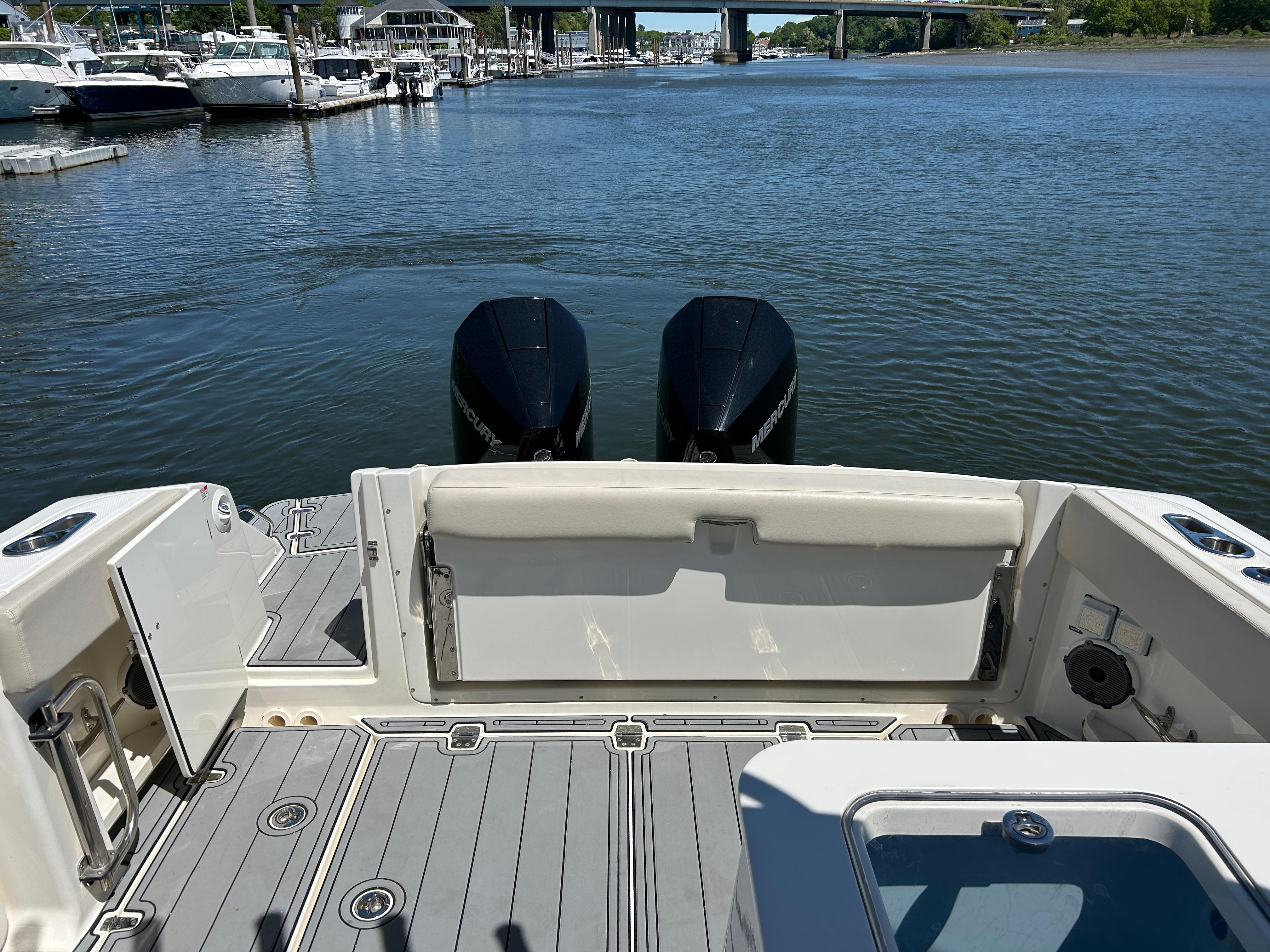 2021-boston-whaler-320-vantage-power-9777246-20250519155806604-1_XLARGE