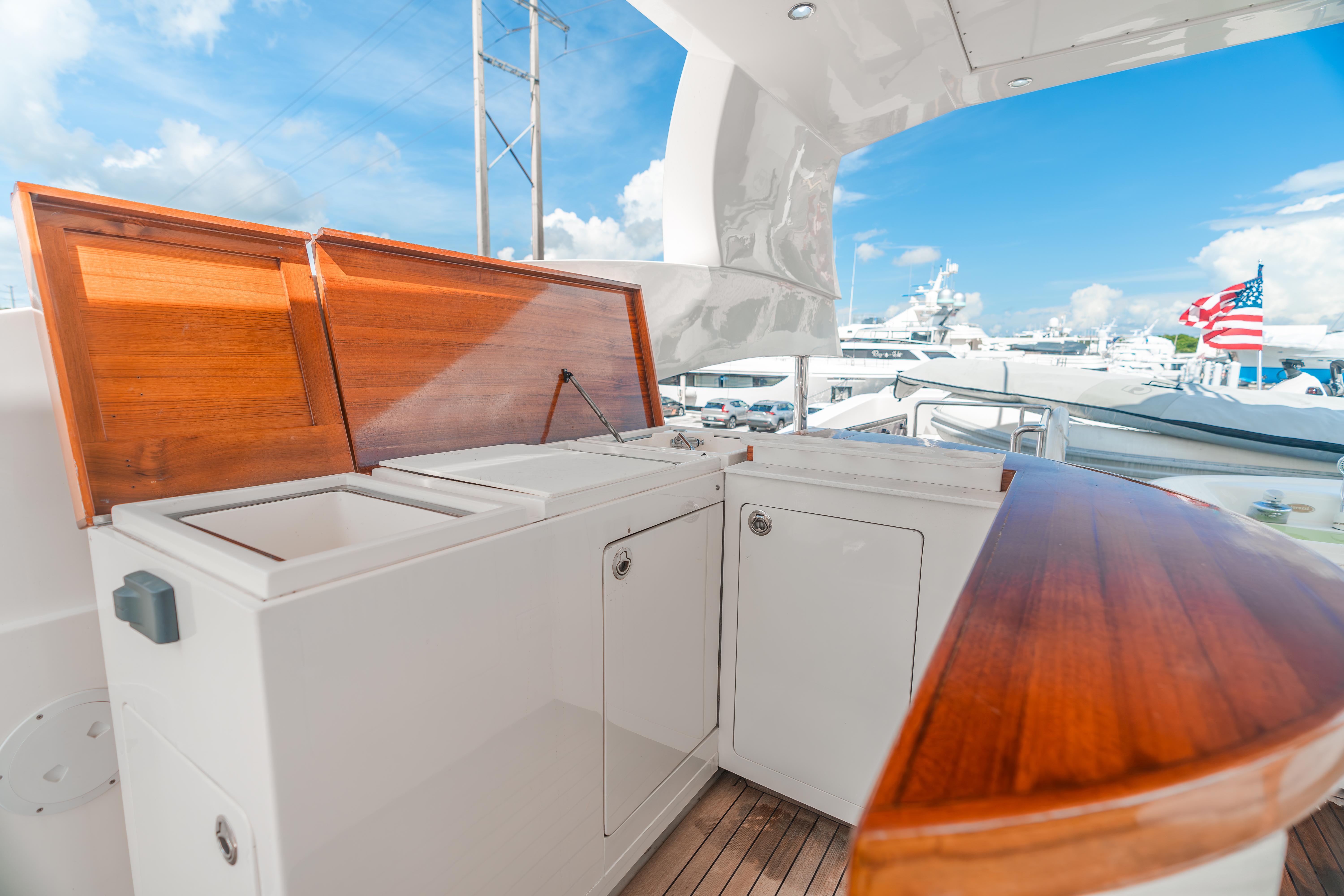 Bluwater Yacht Photos Pics 