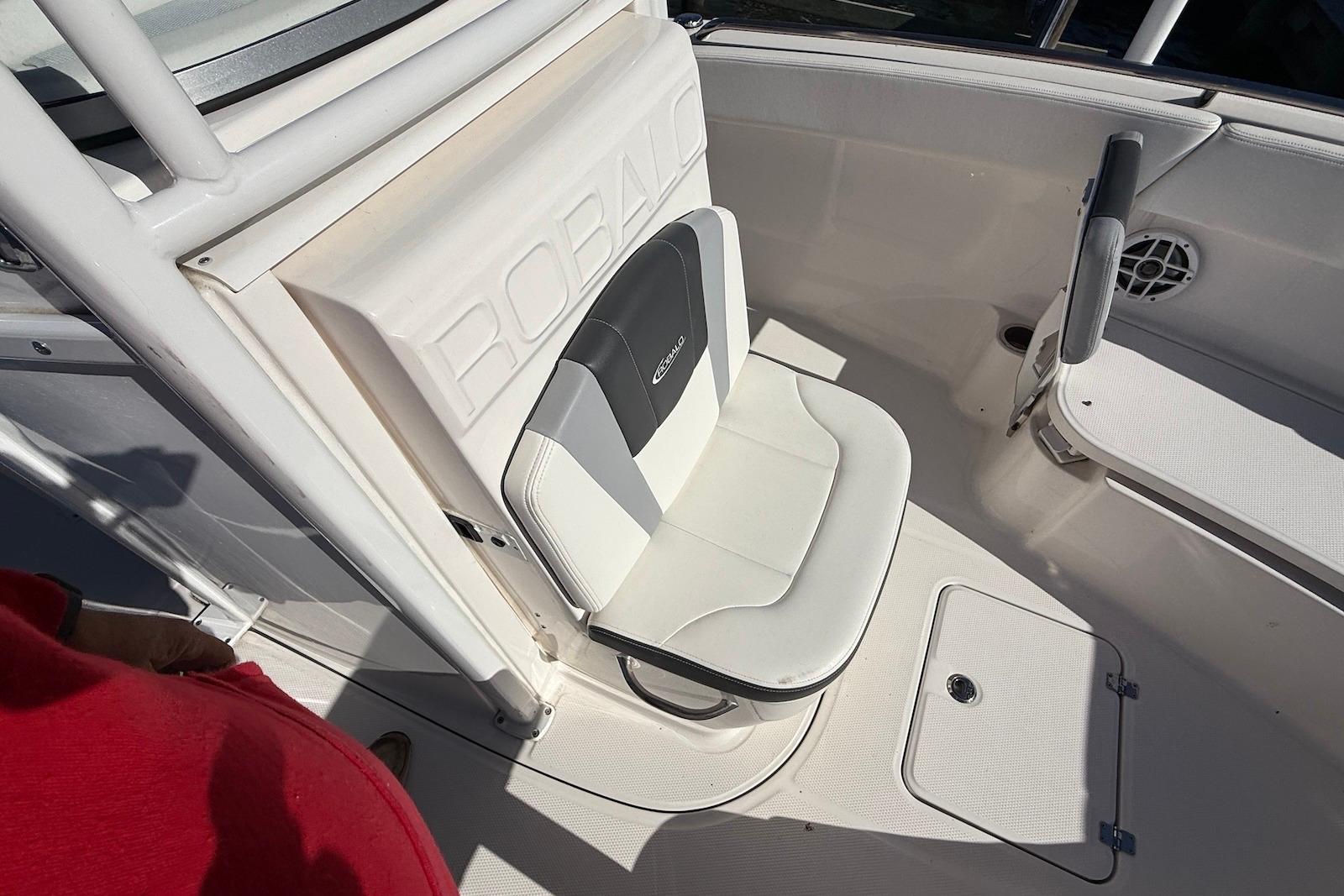 M 10489 TW Knot 10 Yacht Sales M 10489 TW Knot 10 Yacht Sales