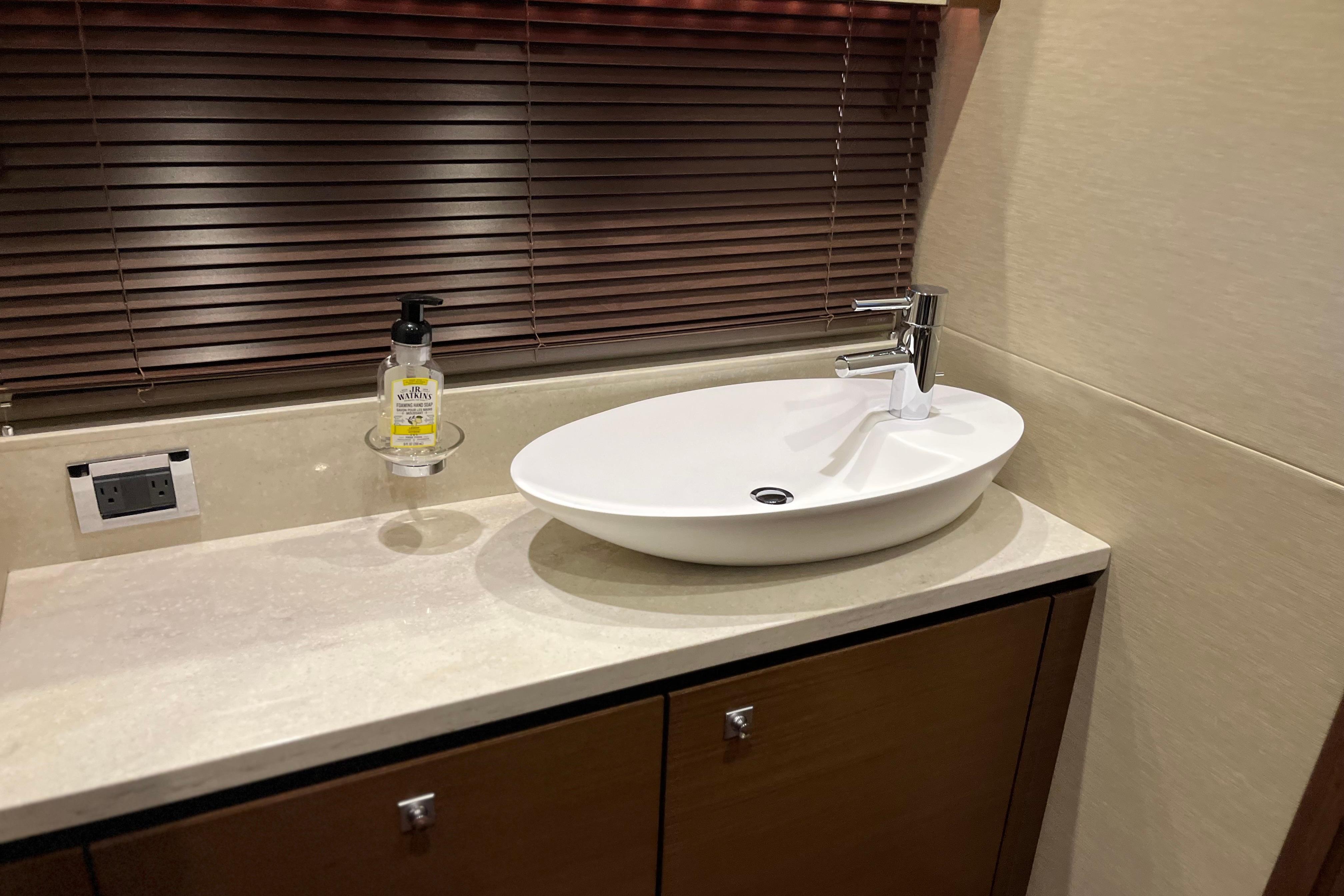 2015 Sea Ray Sundancer 510 #TBST51015 inventory image at Sun Country Yachts, Seattle