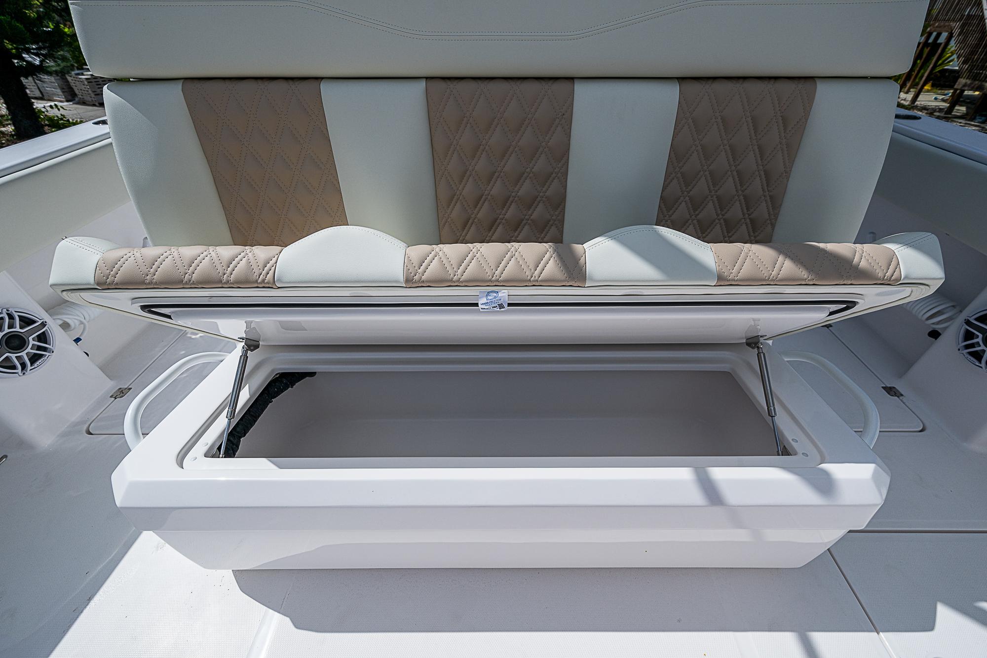 2025-invincible-38-catamaran-power-9607256-20241108113010509-1_XLARGE