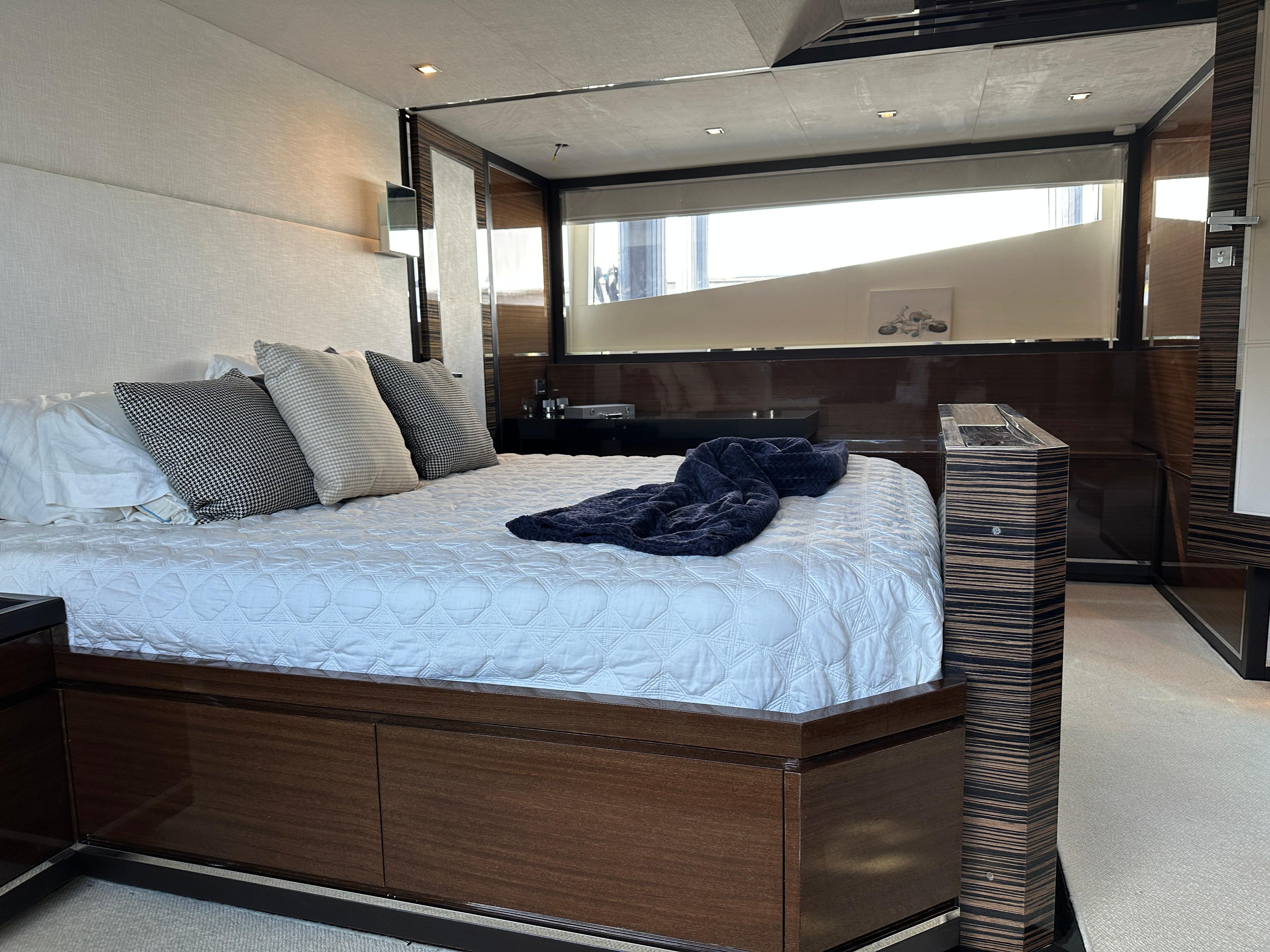Cheoy Lee-Alpha 87 Express Sportbridge 2014-BBELLA FL-US-Luxurious bedroom interior of 2014 Cheoy Lee Alpha 87 Express Sportbridge yacht.-9807207 | Thumbnail