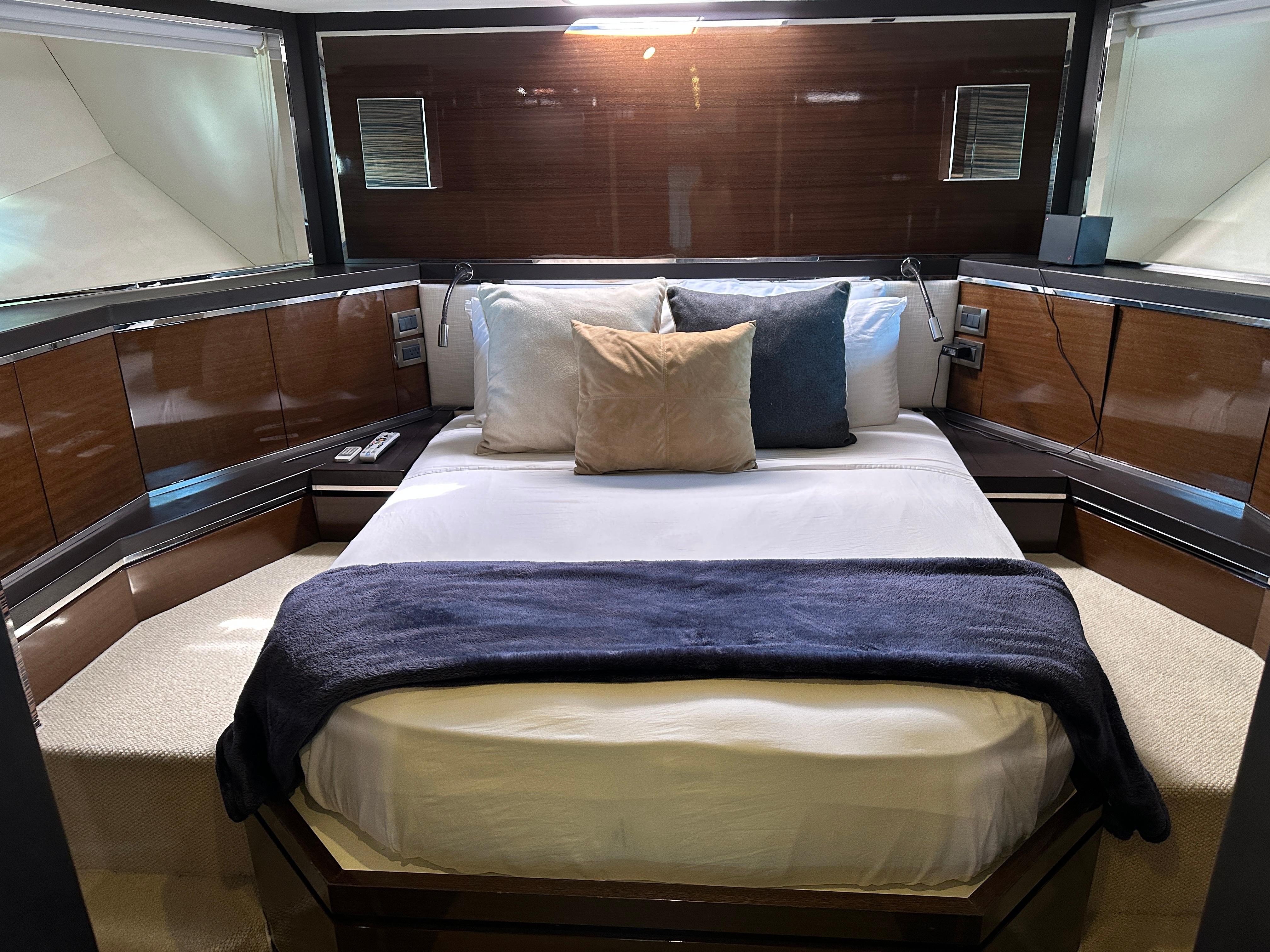 Cheoy Lee-Alpha 87 Express Sportbridge 2014-BBELLA FL-US-Luxurious bedroom interior of 2014 Cheoy Lee Alpha 87 Express Sportbridge yacht.-9807207 | Thumbnail