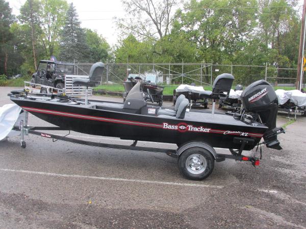 2021 Tracker Boats boat for sale, model of the boat is Bass Tracker Classic XL & Image # 1 of 23