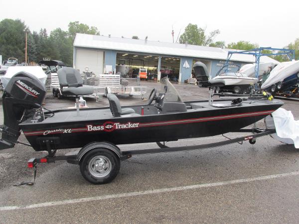 2021 Tracker Boats boat for sale, model of the boat is Bass Tracker Classic XL & Image # 2 of 23