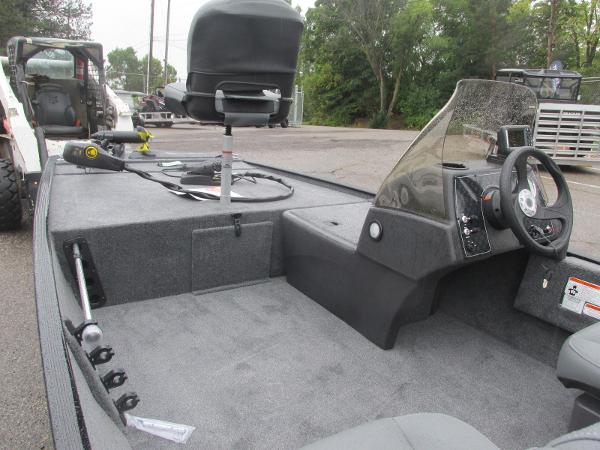 2021 Tracker Boats boat for sale, model of the boat is Bass Tracker Classic XL & Image # 5 of 23