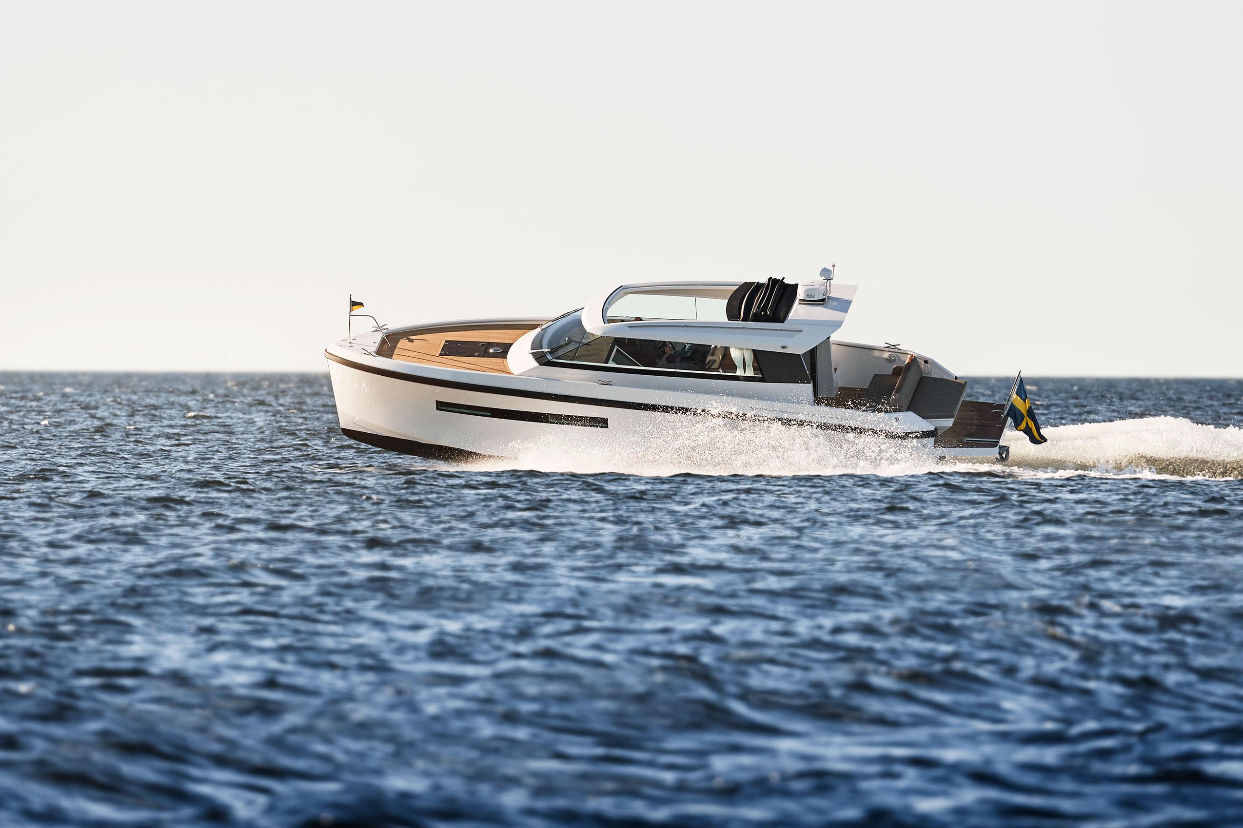 2019 DELTA POWERBOATS 33 COUPE
