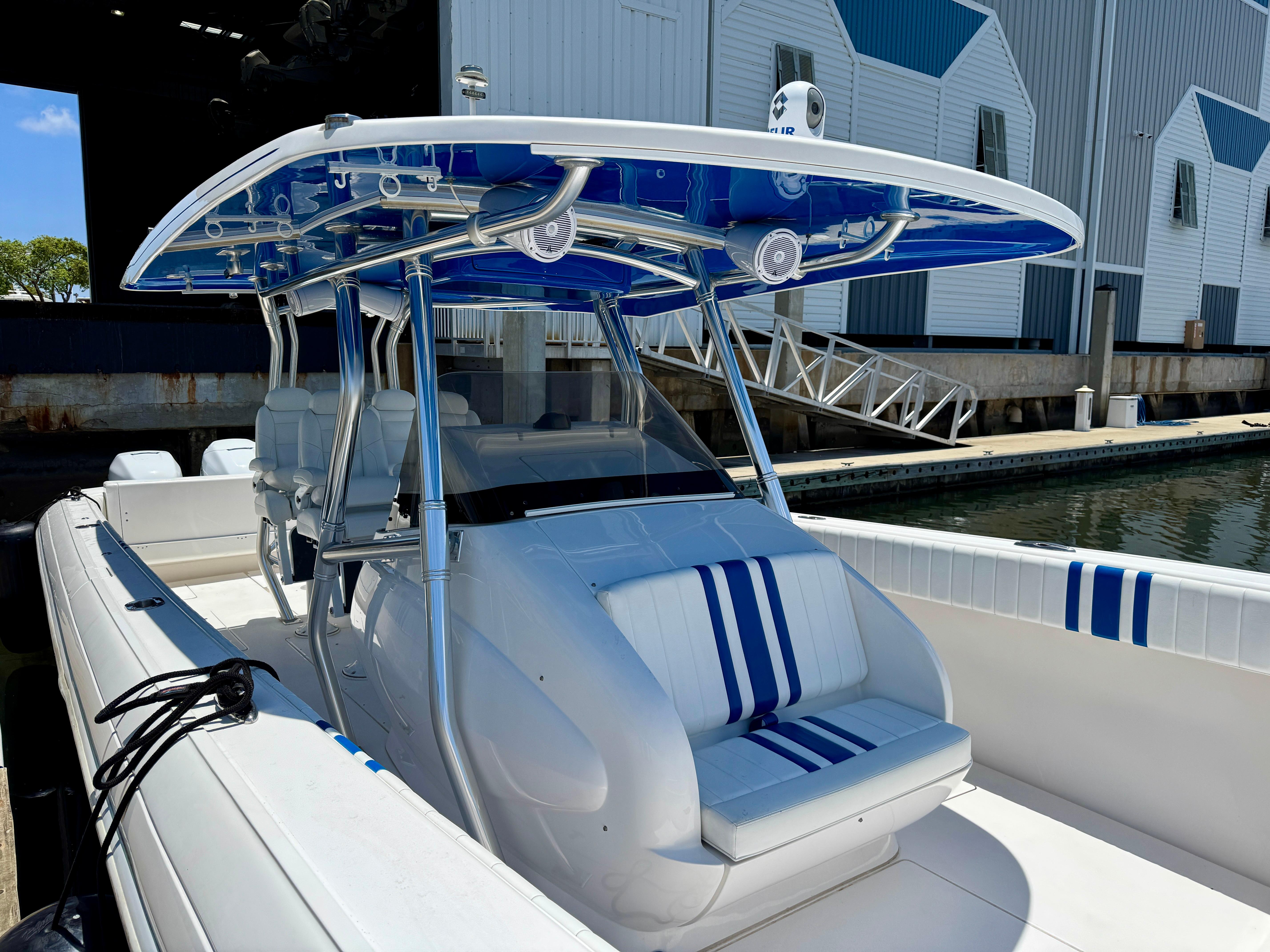 2017-intrepid-400-center-console-power-9787272-20250508104348839-1_XLARGE