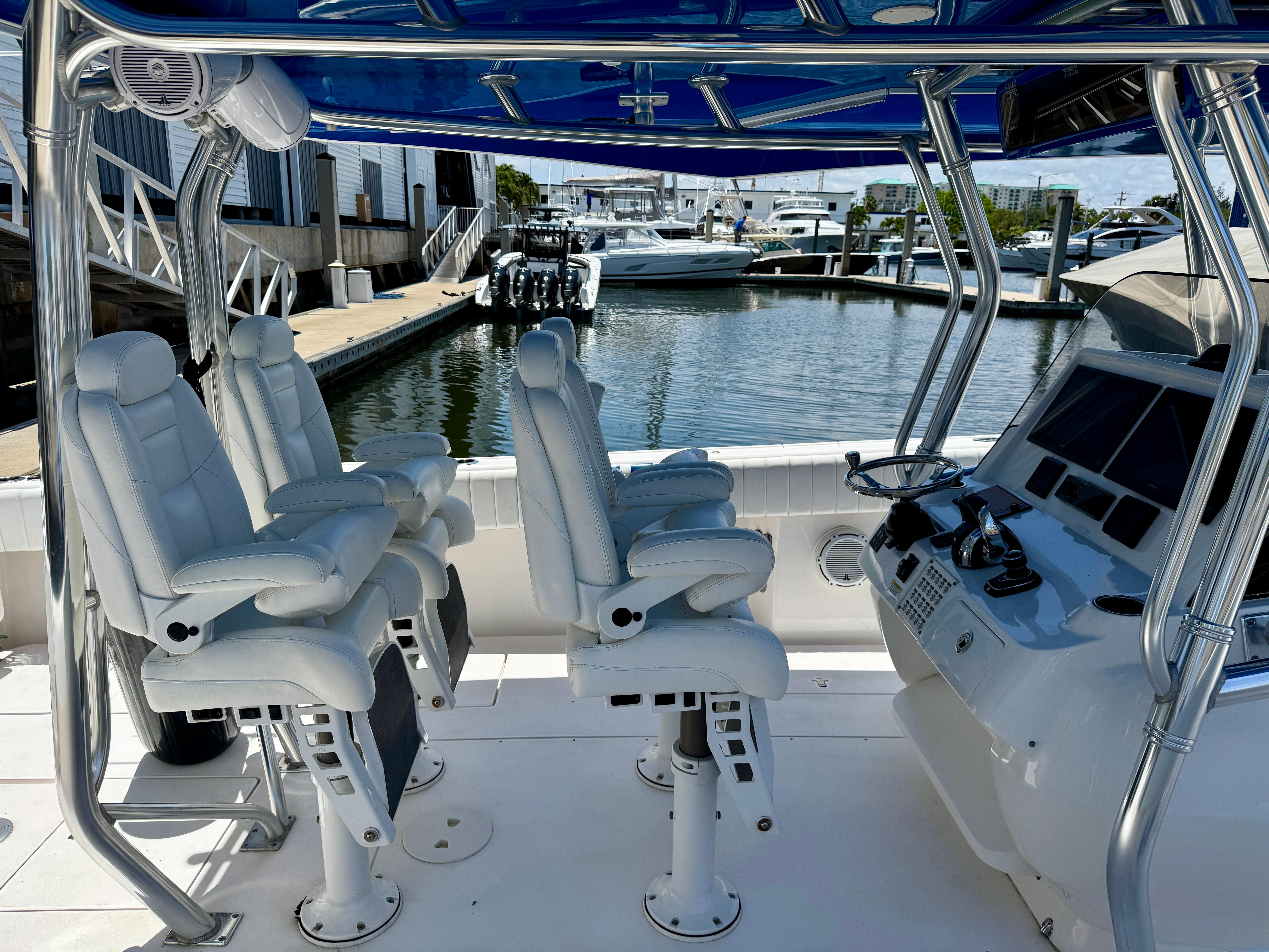 2017-intrepid-400-center-console-power-9787272-20250508104359333-1_XLARGE