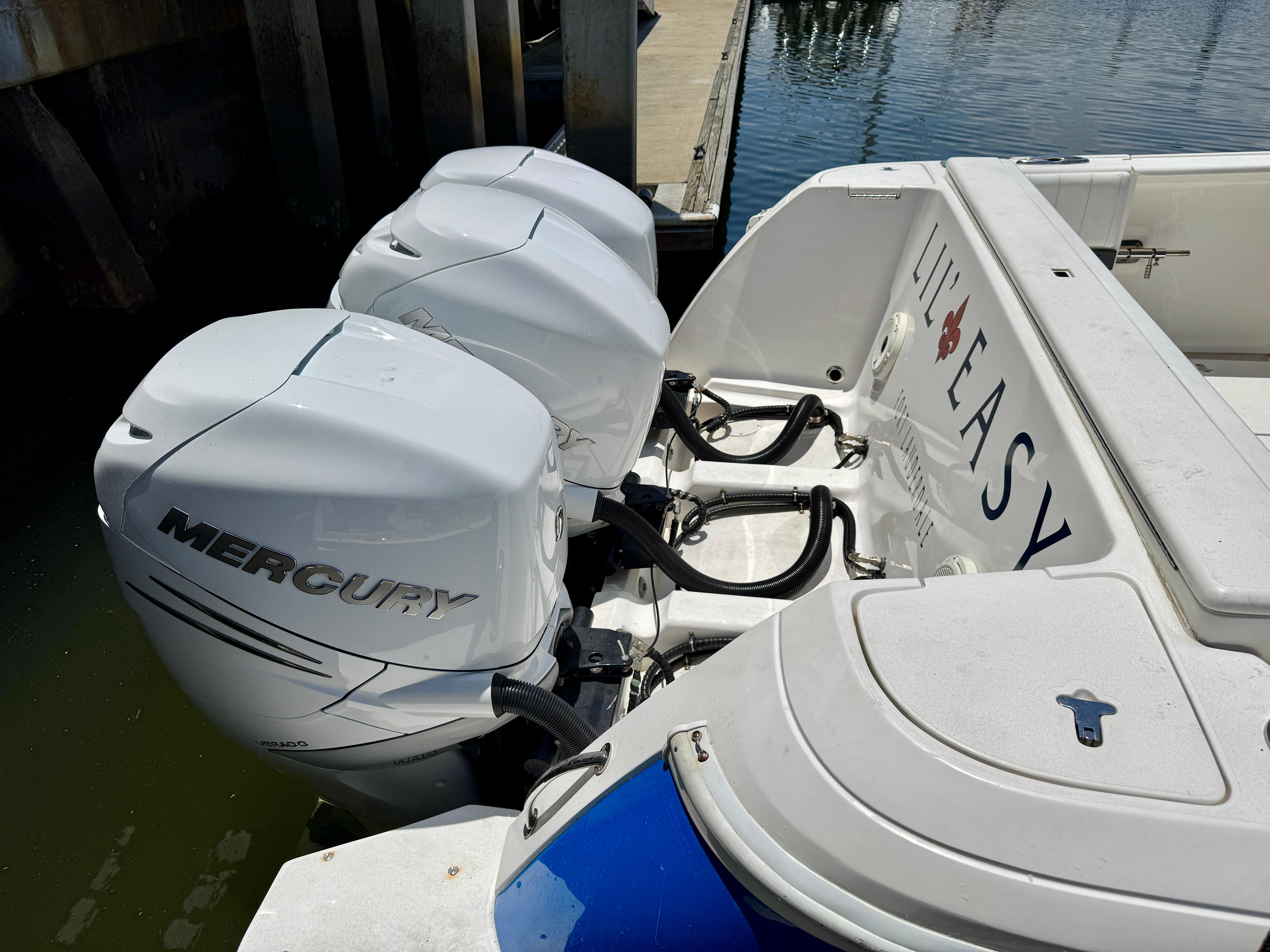 2017-intrepid-400-center-console-power-9787272-20250508104408185-1_XLARGE