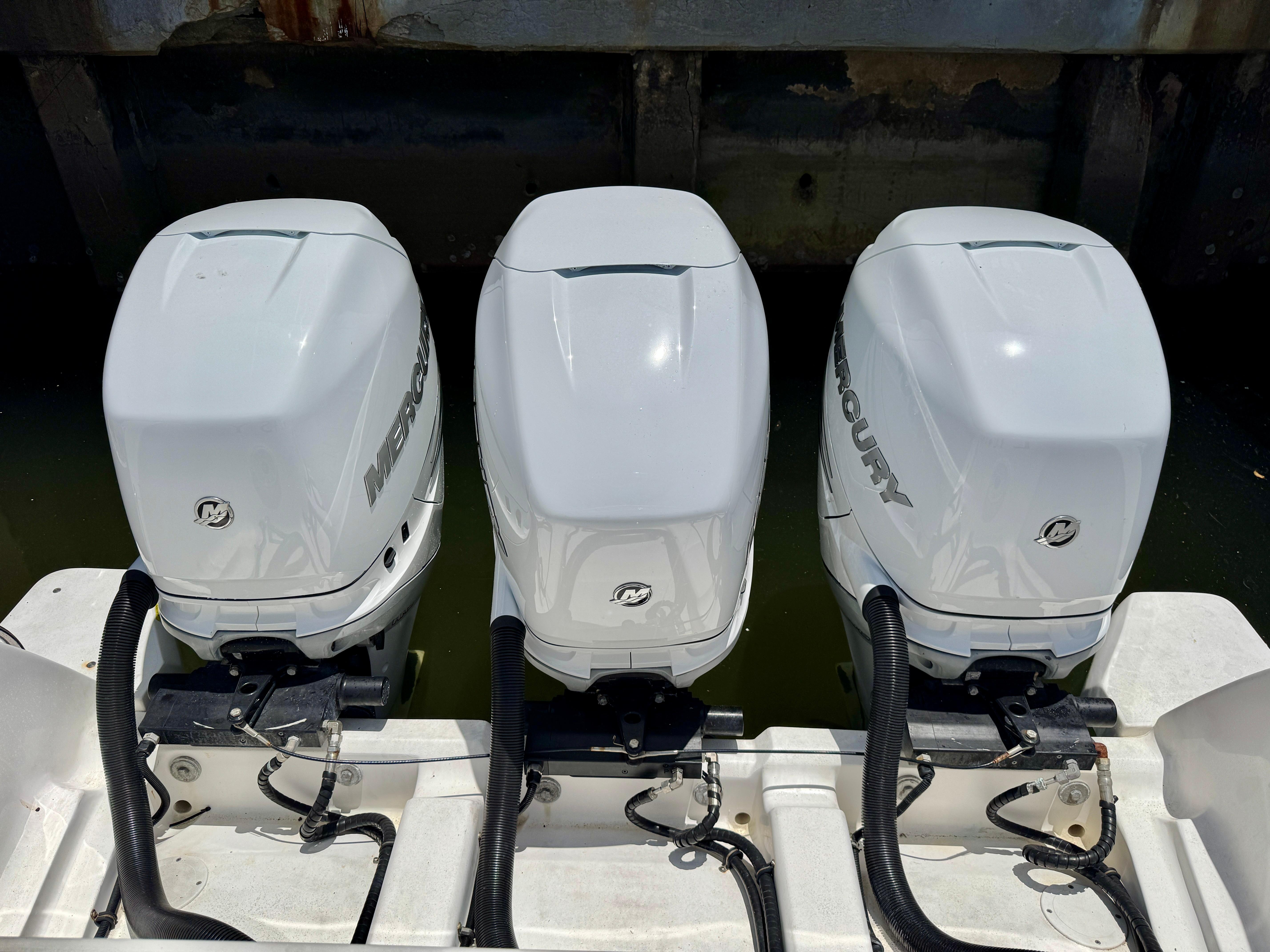 2017-intrepid-400-center-console-power-9787272-20250508104428300-1_XLARGE