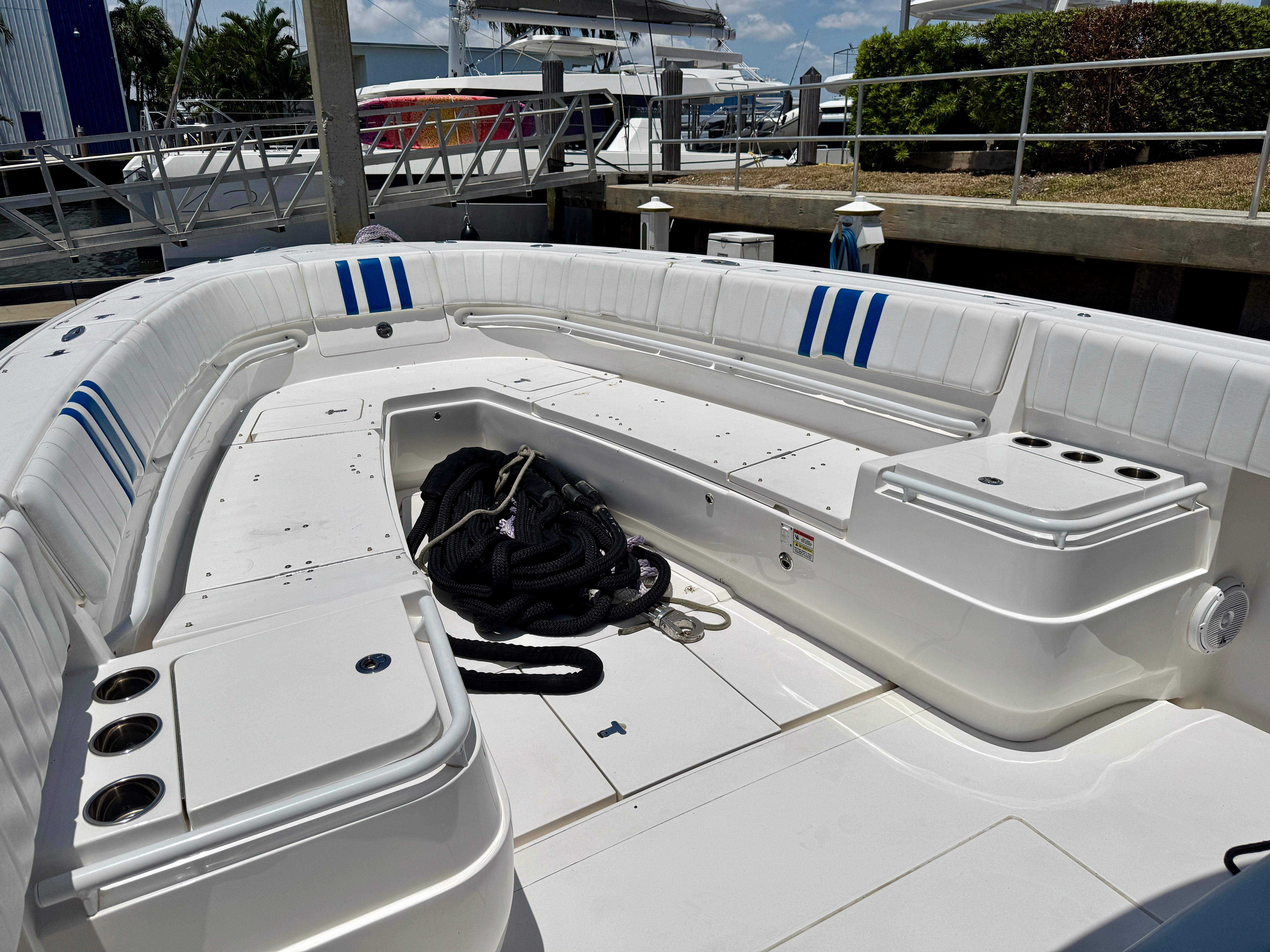 2017-intrepid-400-center-console-power-9787272-20250508104548162-1_XLARGE