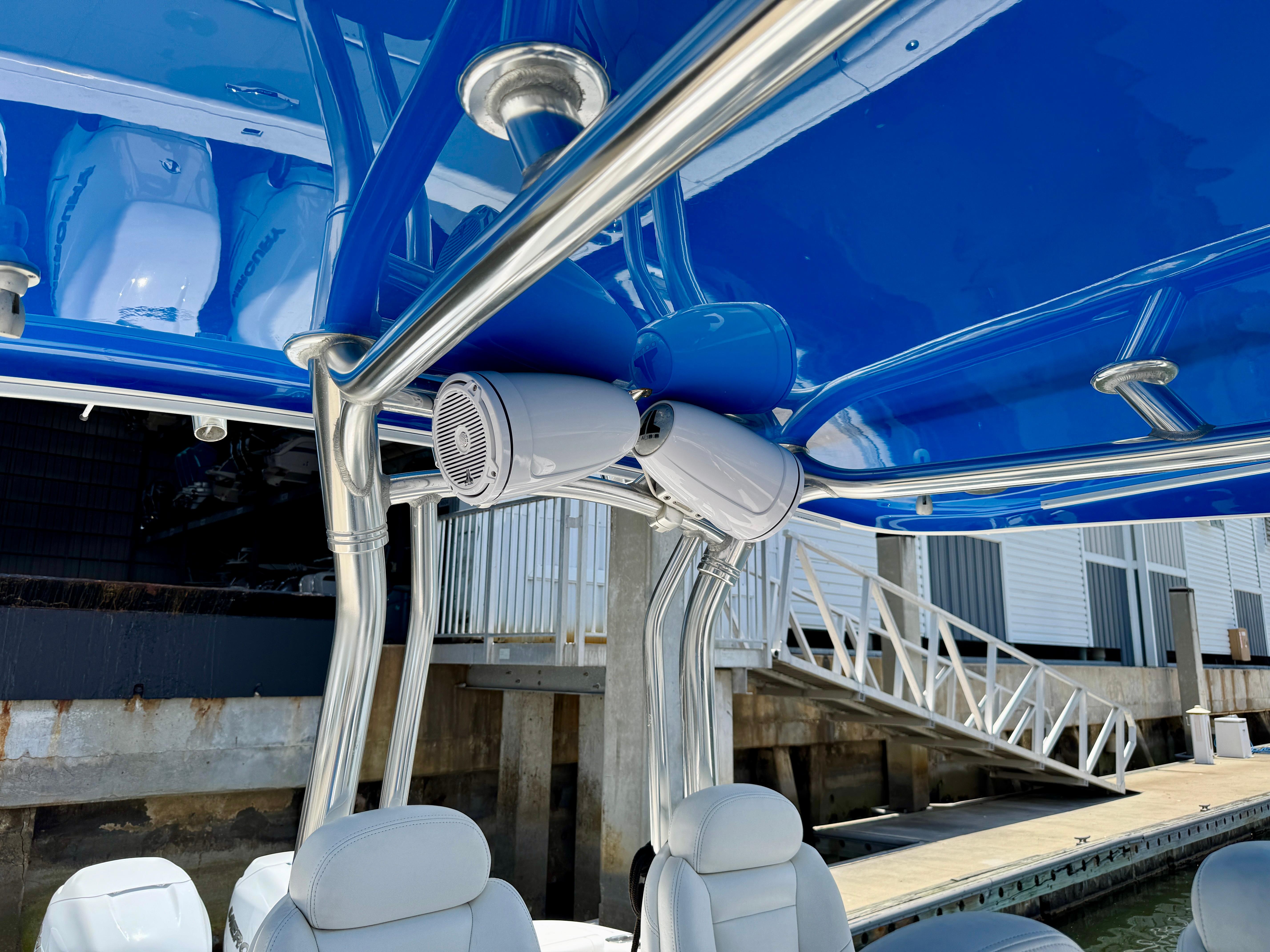 2017-intrepid-400-center-console-power-9787272-20250508104655292-1_XLARGE