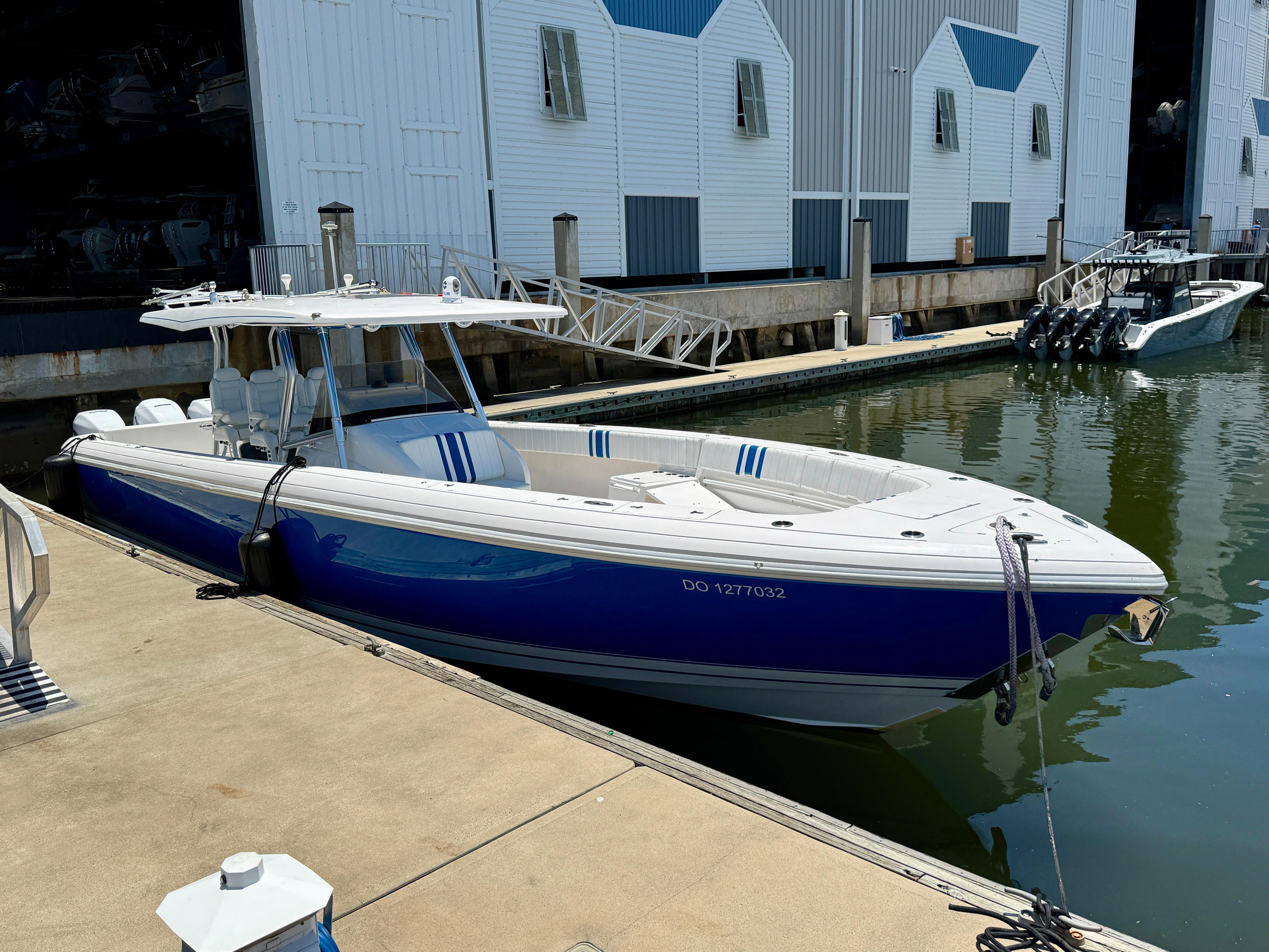 2017-intrepid-400-center-console-power-9787272-20250508104900390-1_XLARGE