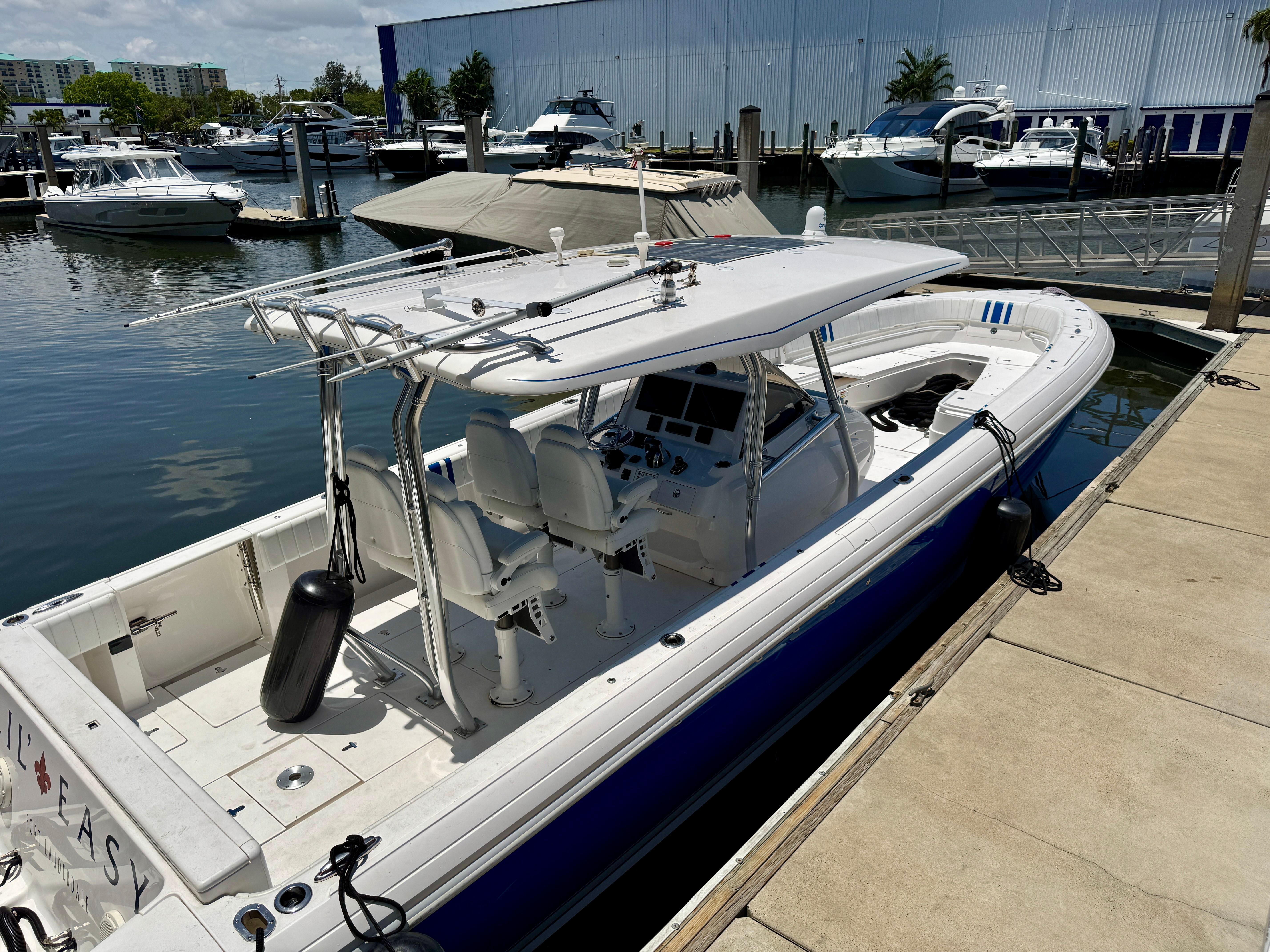 2017-intrepid-400-center-console-power-9787272-20250508104912500-1_XLARGE