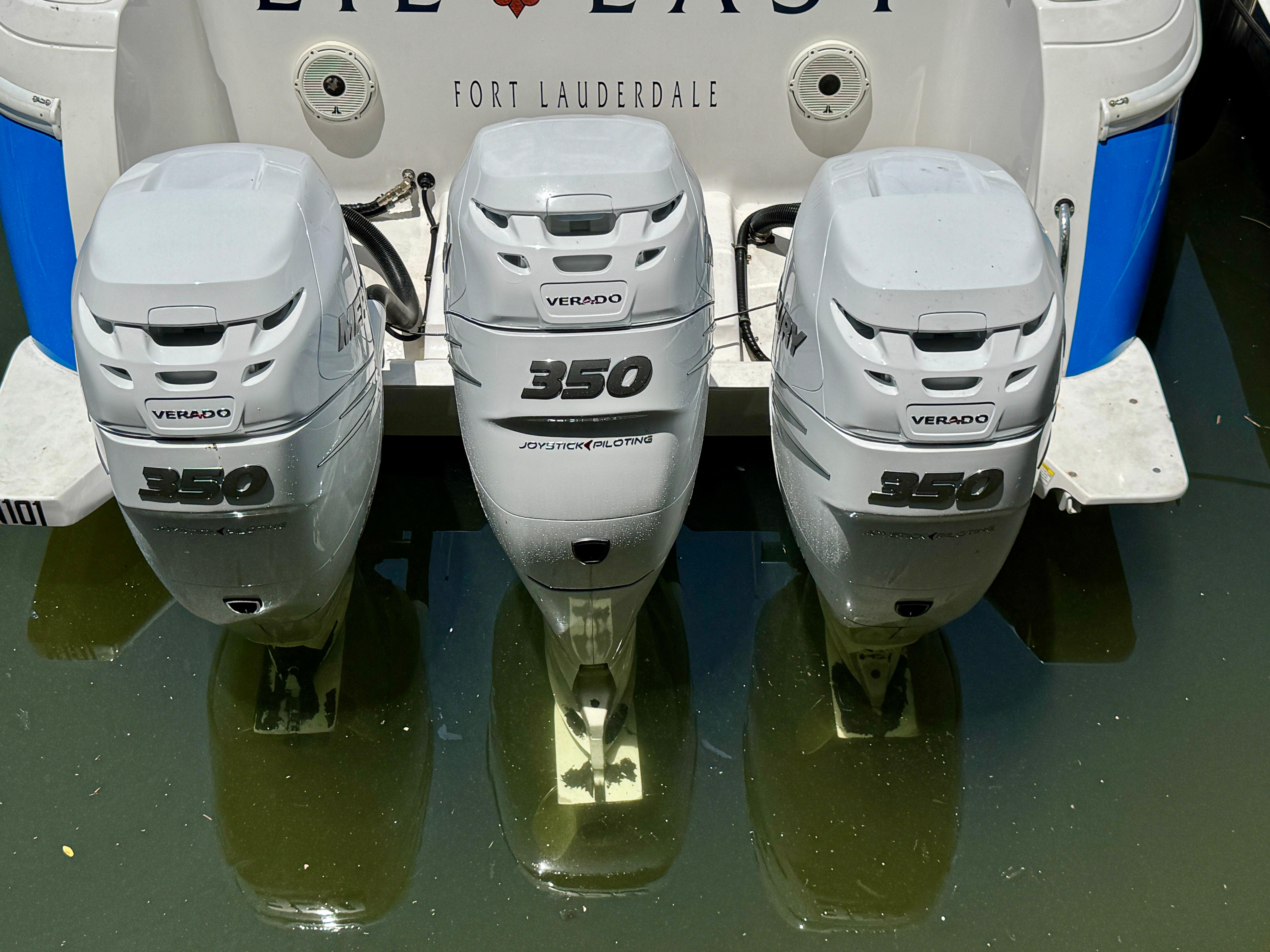 2017-intrepid-400-center-console-power-9787272-20250508104926377-1_XLARGE