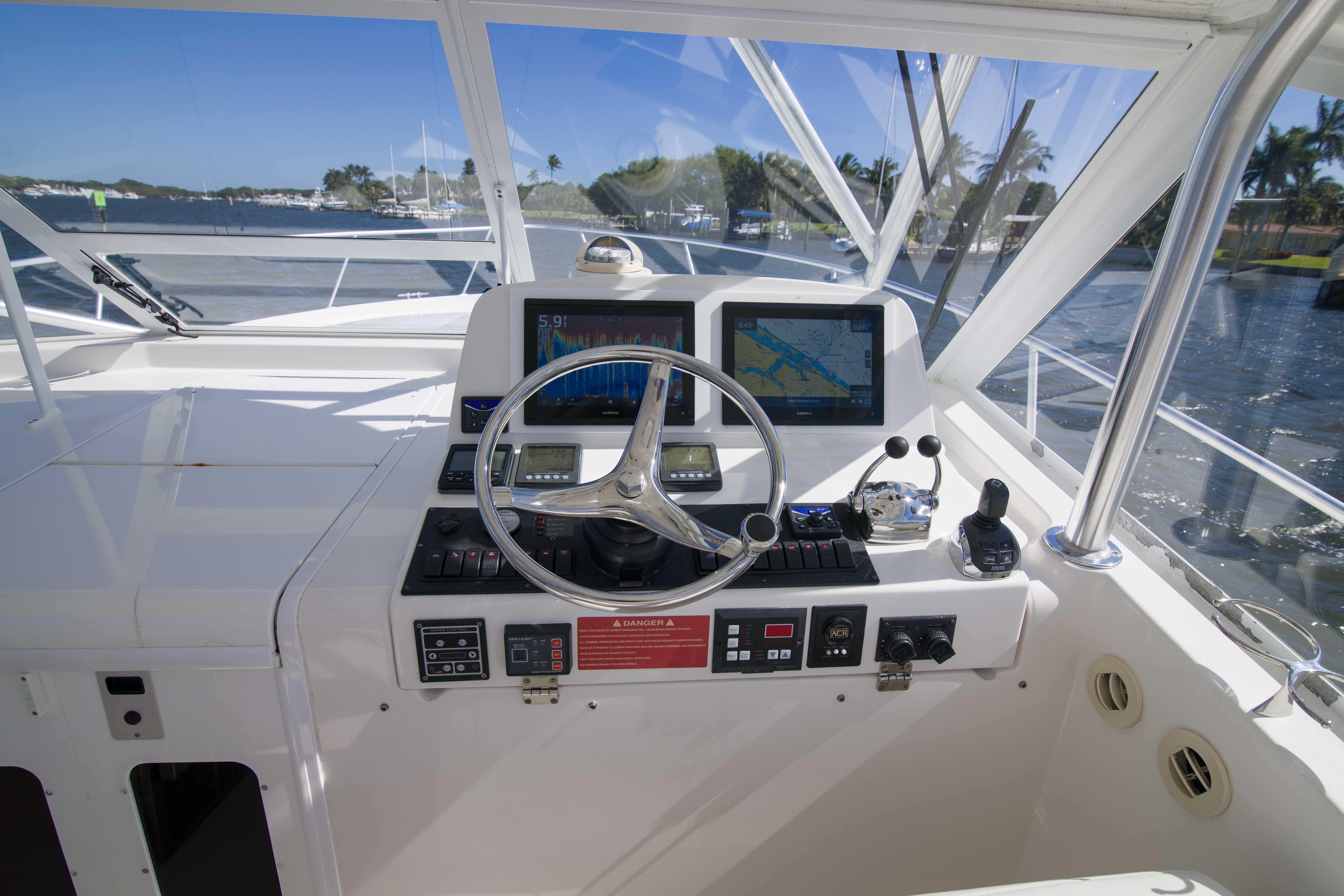 2010-luhrs-canyon-express-power-9727273-20250325070019955-1_XLARGE