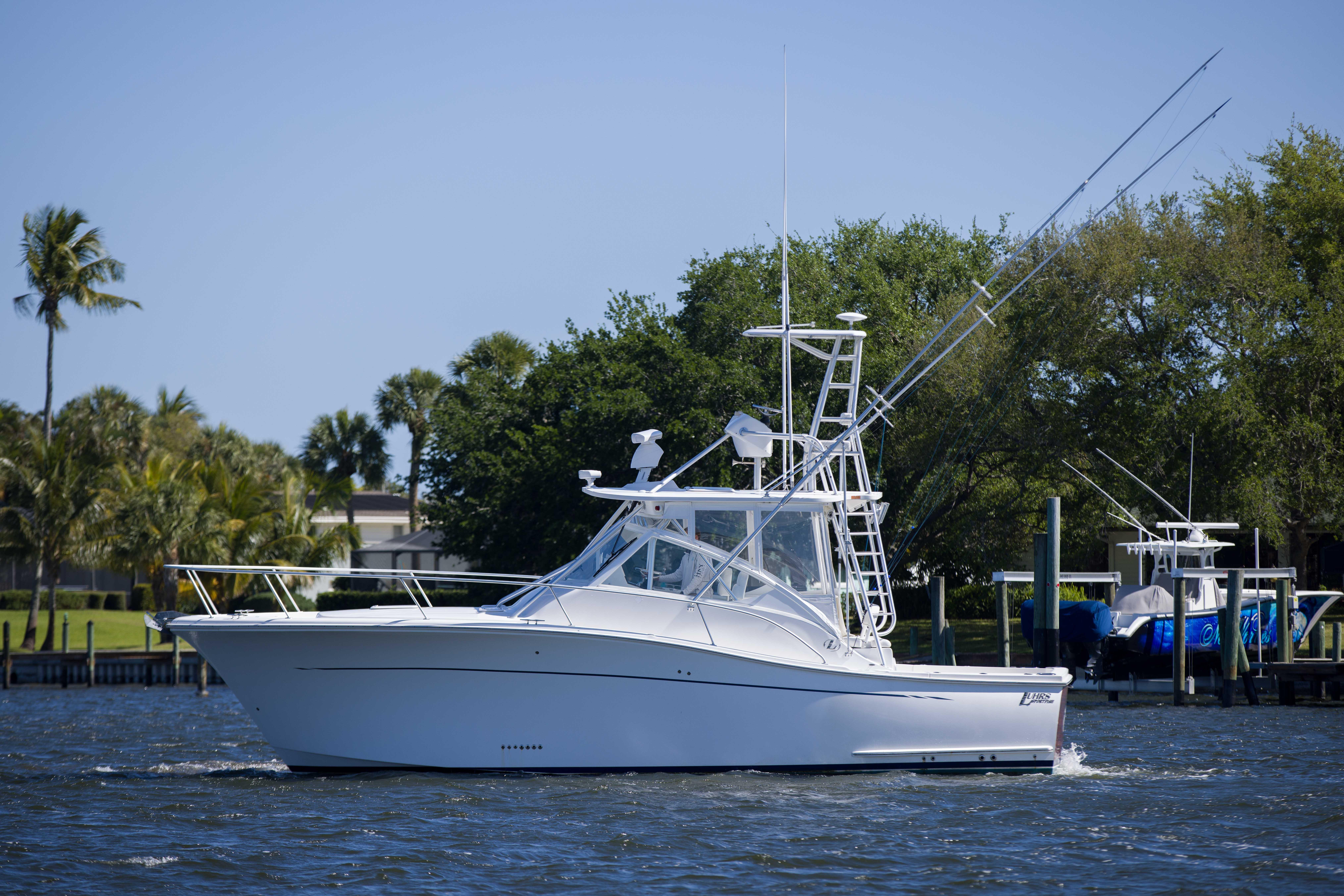2010-luhrs-canyon-express-power-9727273-20250325070734848-1_XLARGE