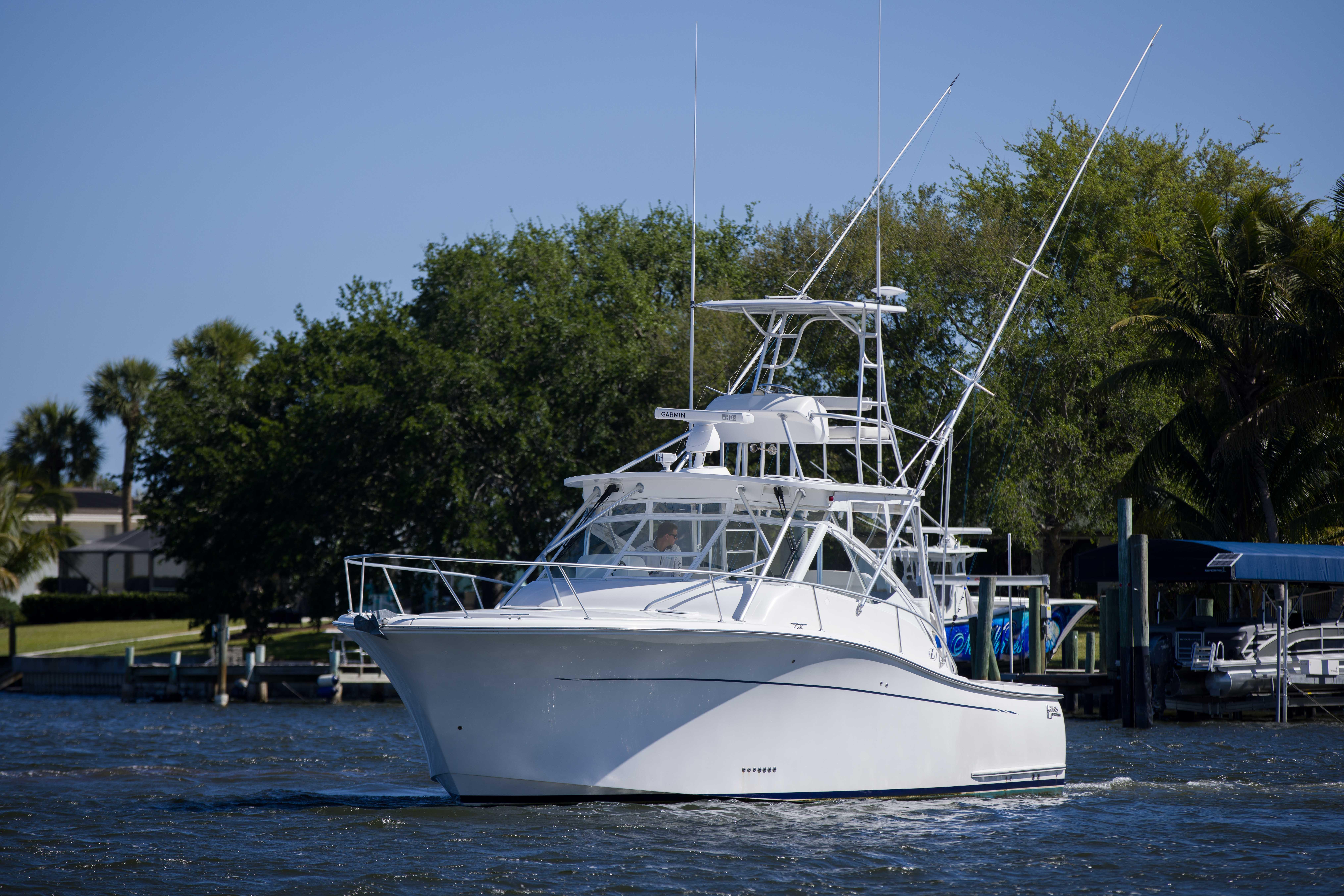 2010-luhrs-canyon-express-power-9727273-20250325070741807-1_XLARGE