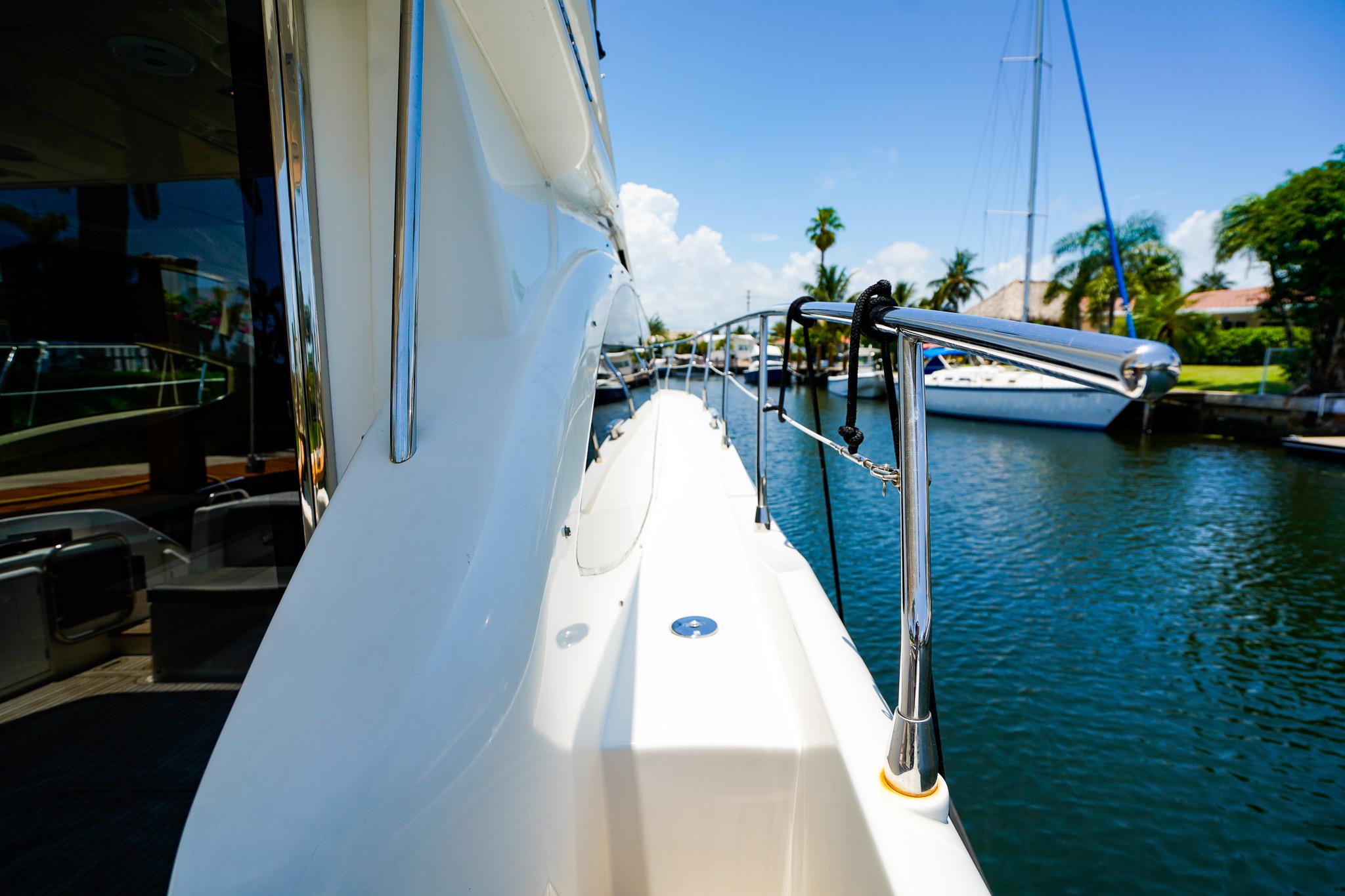 2017-azimut-42-fly-power-9817281-20250528121456715-1_XLARGE