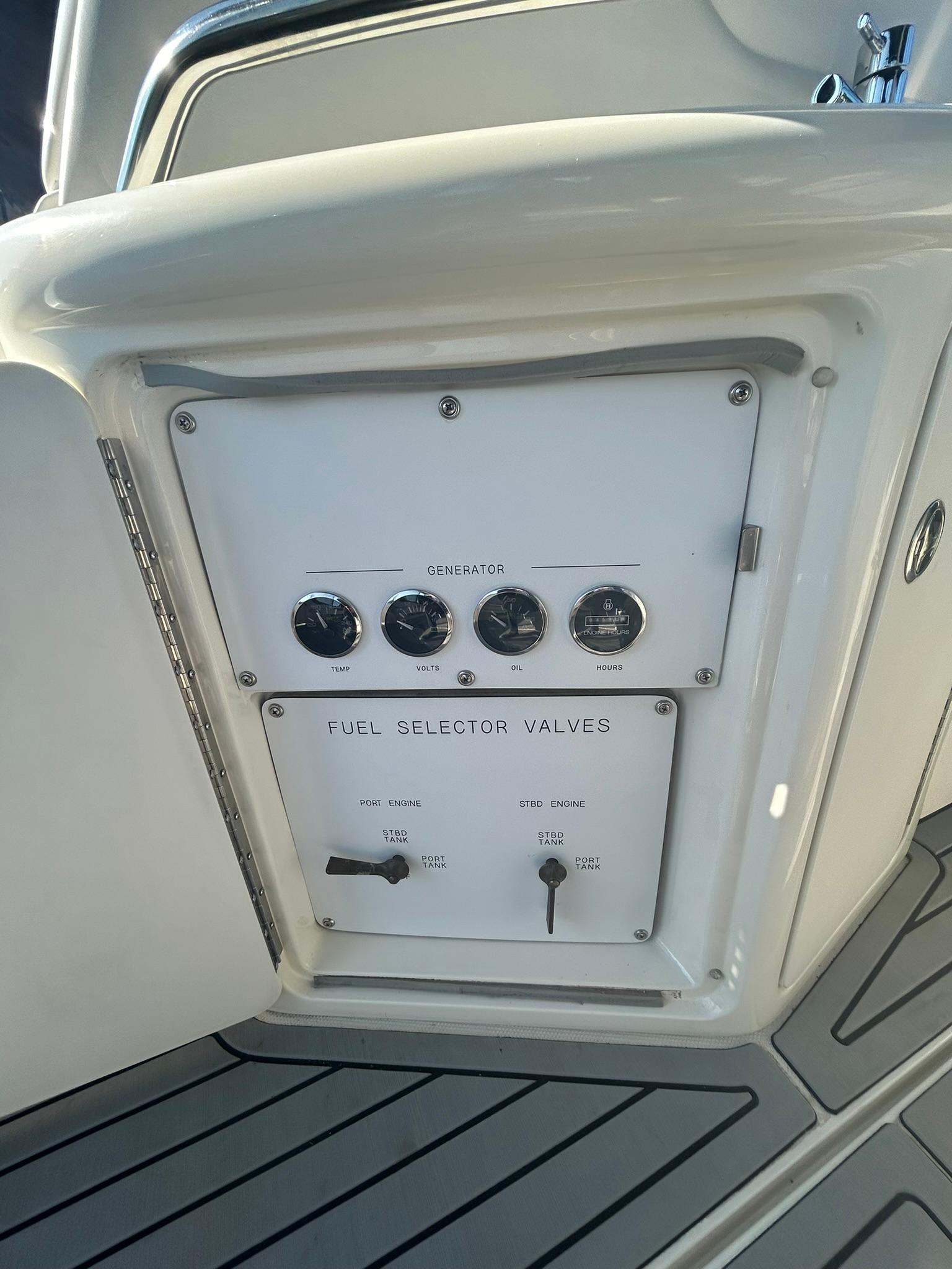 2001-sea-ray-410-express-power-9797288-20250516203656769-1_XLARGE