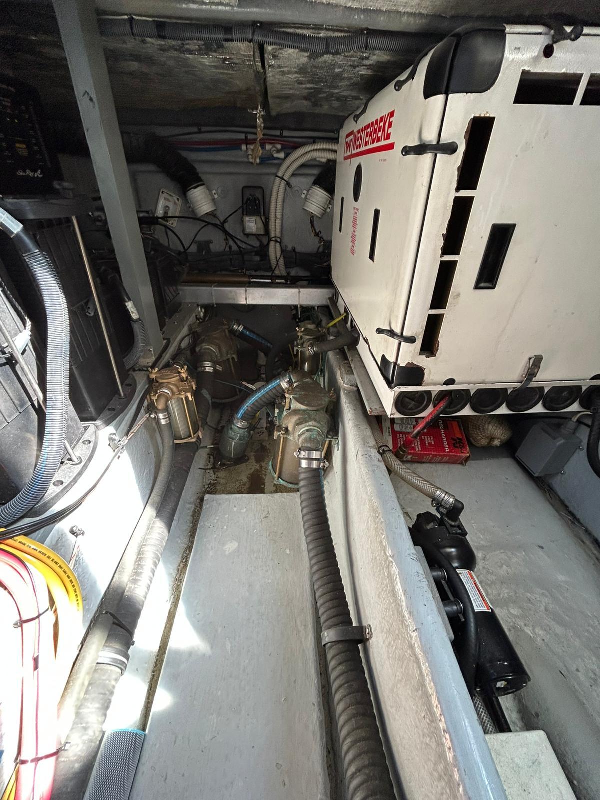 2001-sea-ray-410-express-power-9797288-20250520100653735-1_XLARGE