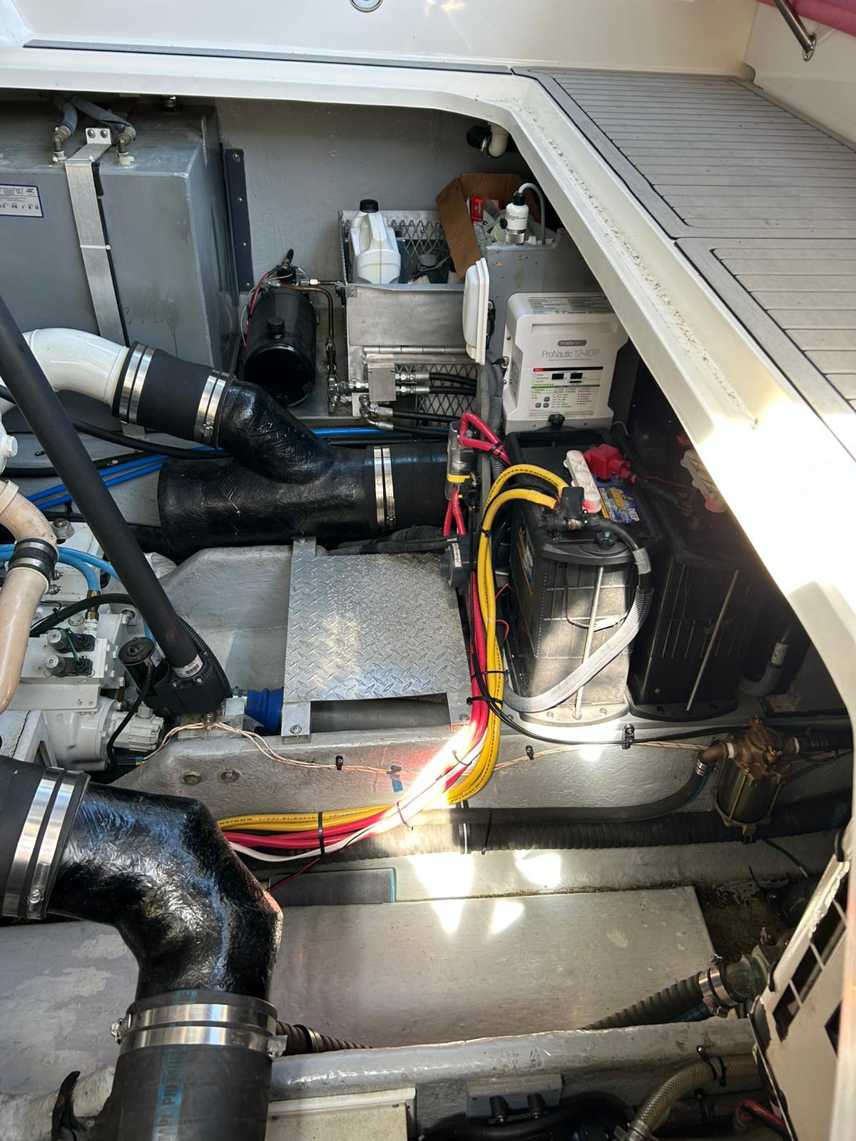 2001-sea-ray-410-express-power-9797288-20250520100750360-1_XLARGE