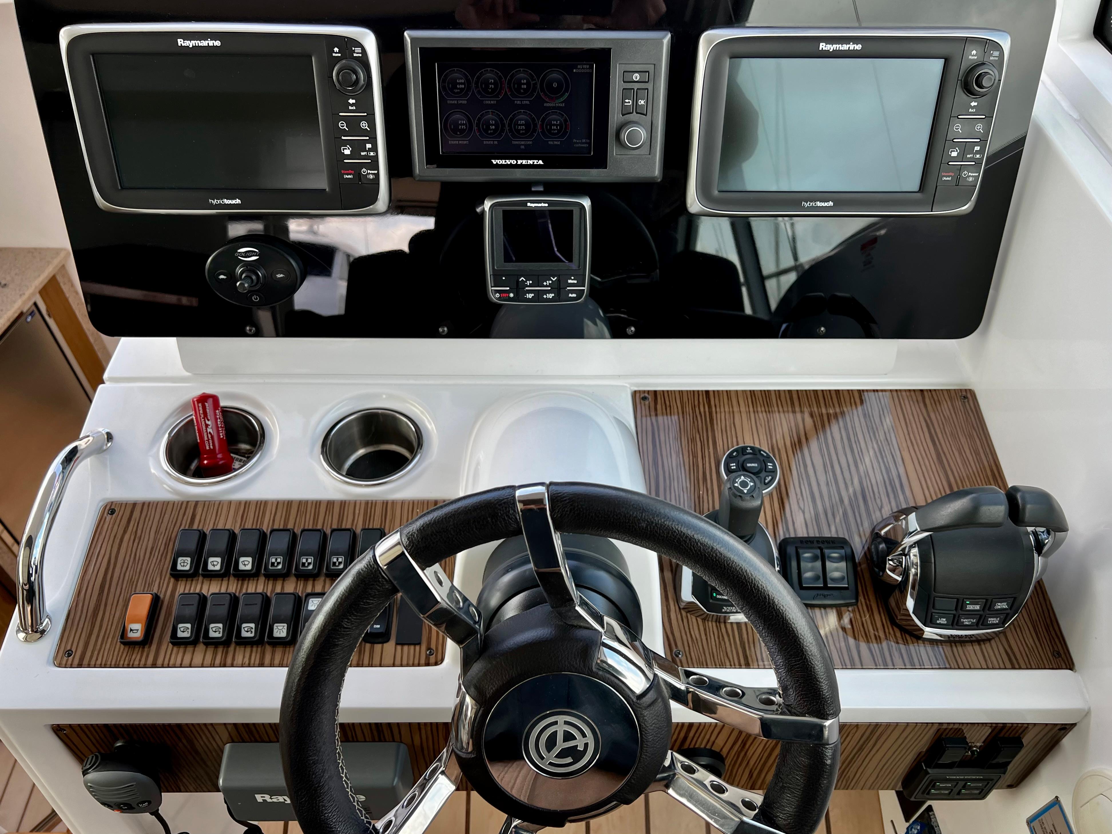 Cruisers Yachts - 50North