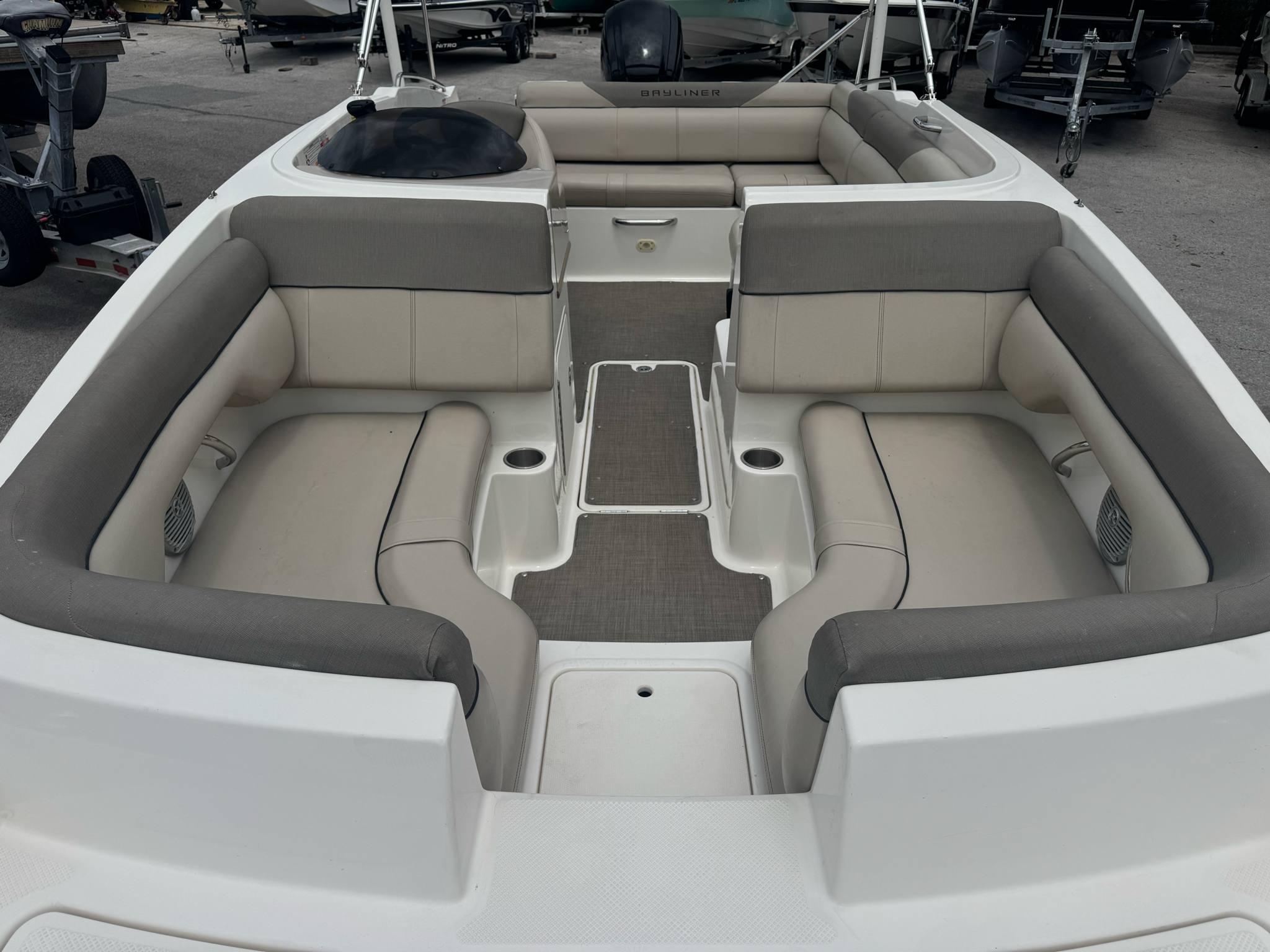 2016 Bayliner 190 Deck Boat-3