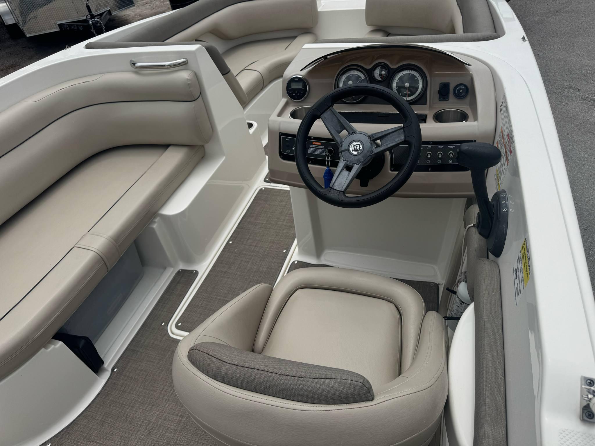 2016 Bayliner 190 Deck Boat-4