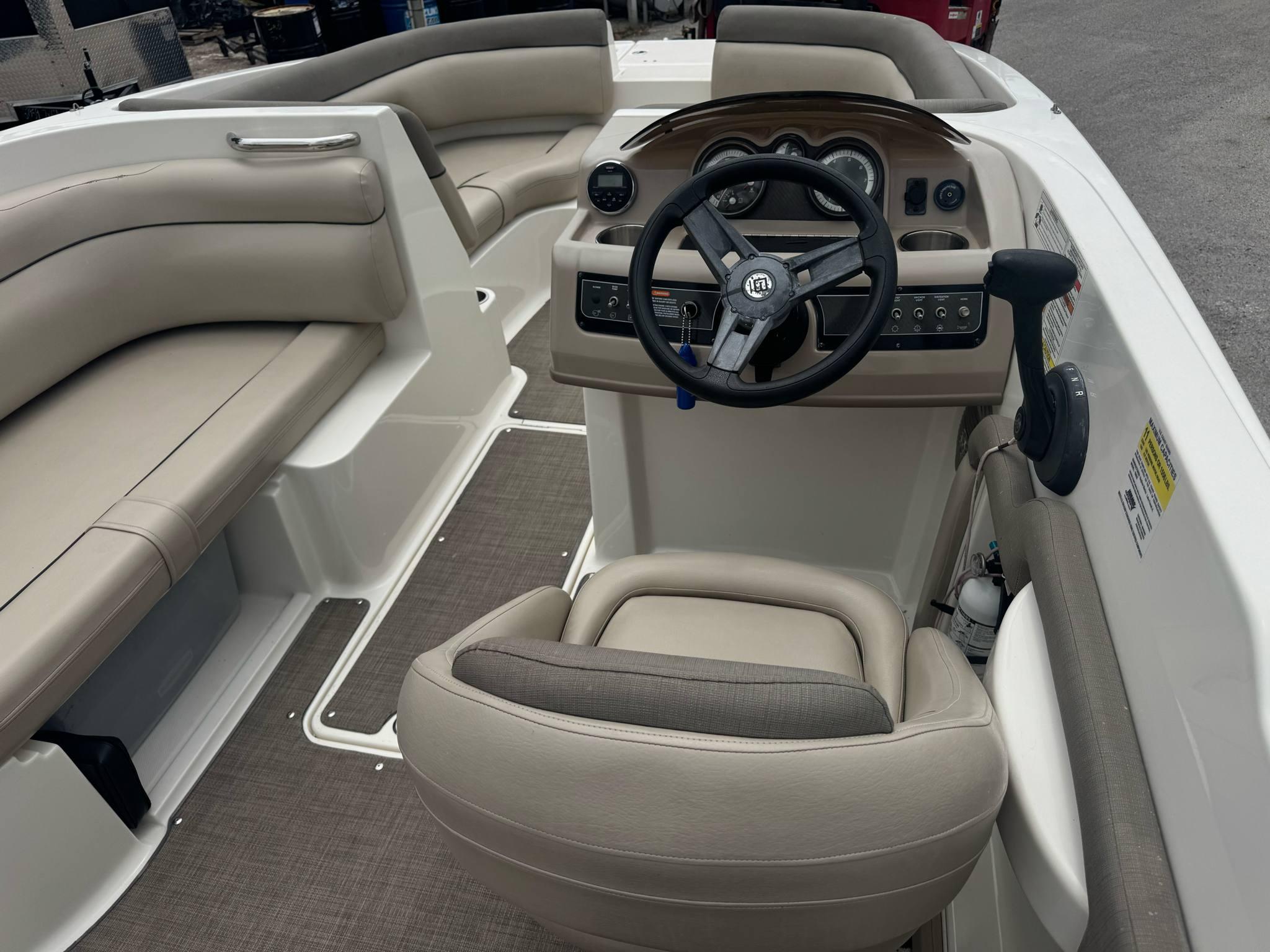 2016 Bayliner 190 Deck Boat-5