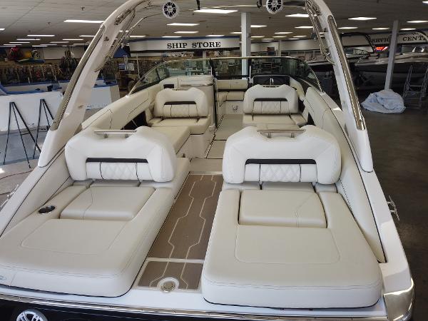 2021 Regal boat for sale, model of the boat is LS6 & Image # 3 of 11