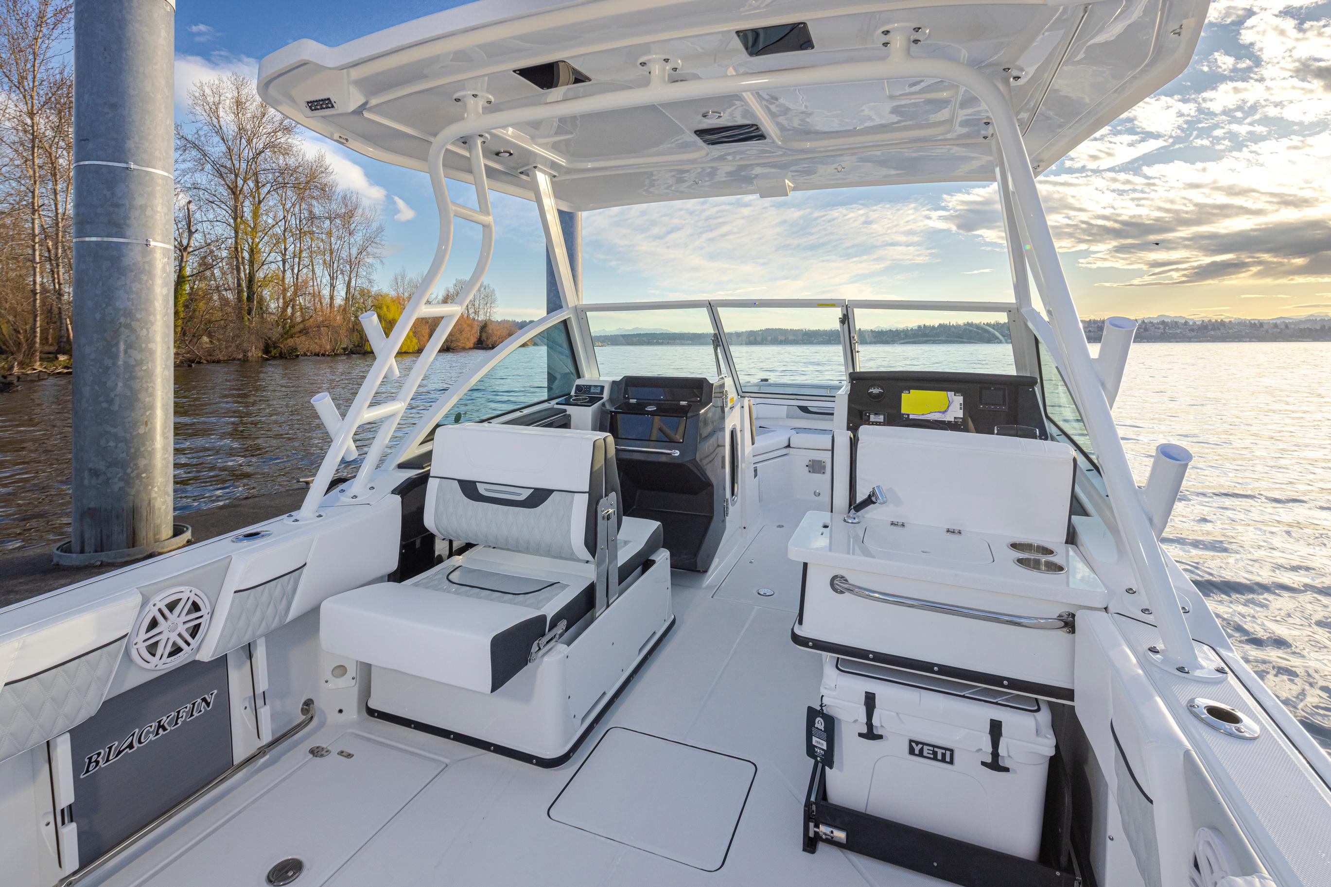 2024-blackfin-252-dc-power-9407299-20240528121838575-1_XLARGE