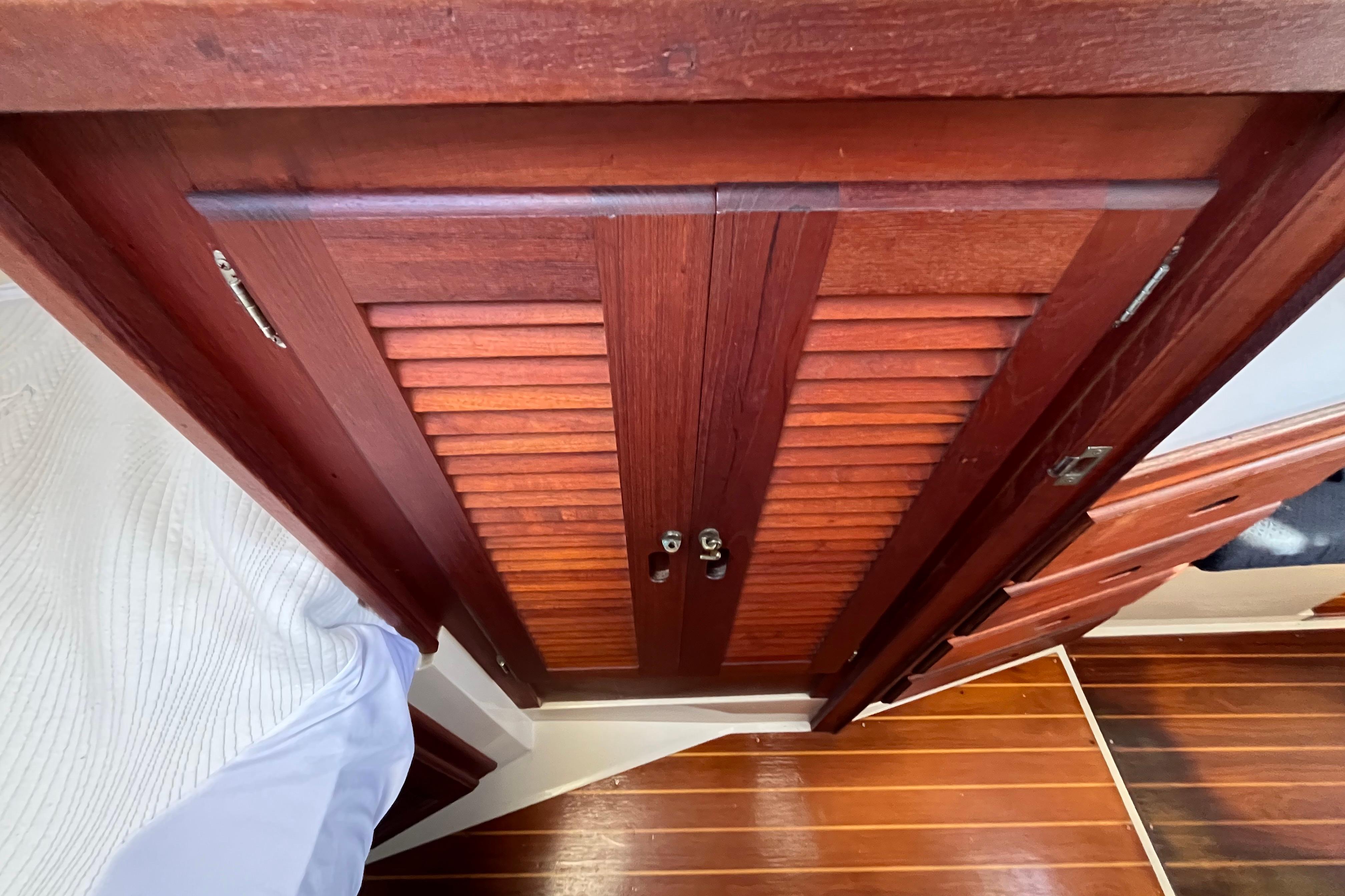 Image [33] of 1984 Catalina 36