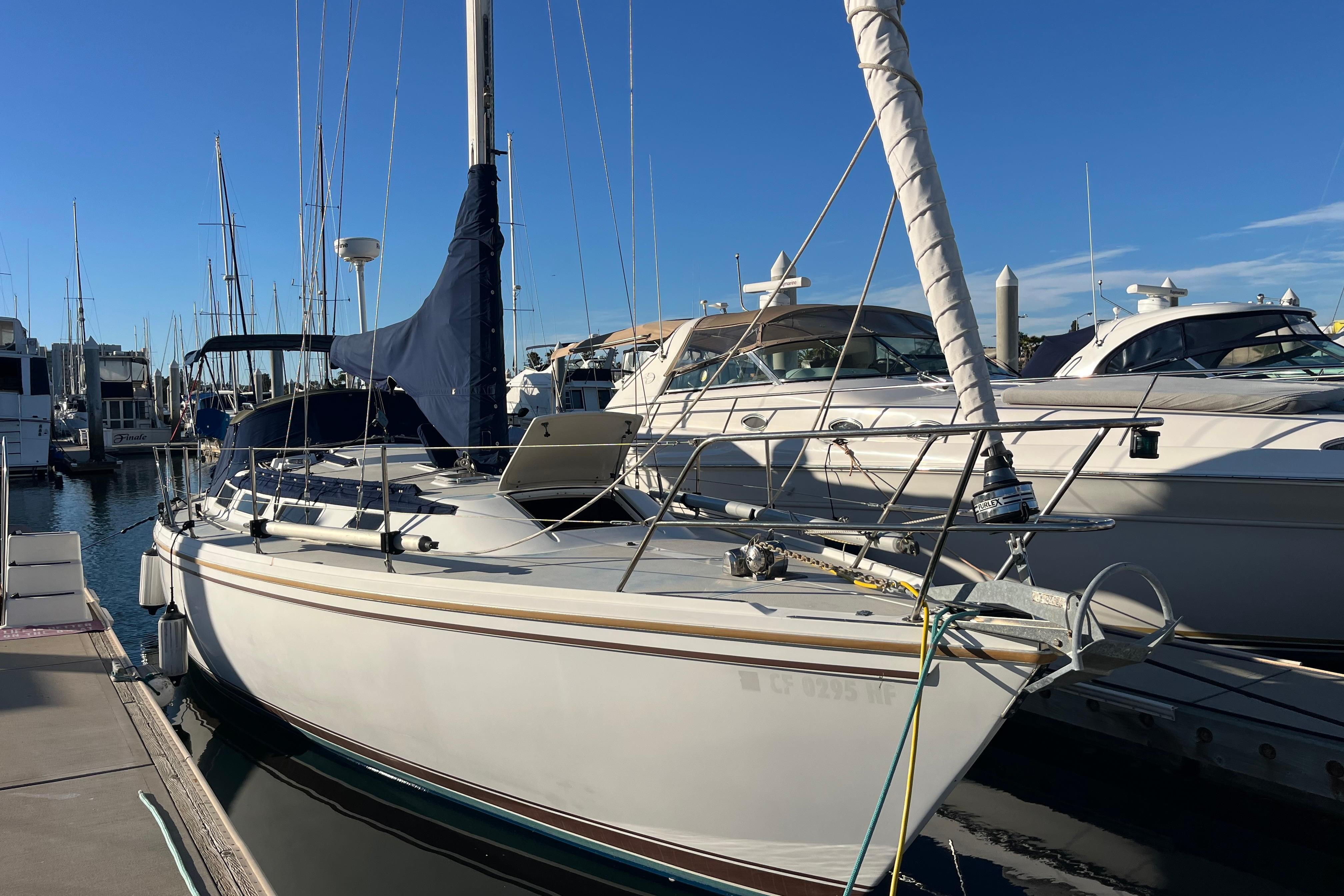 Image [1] of 1984 Catalina 36