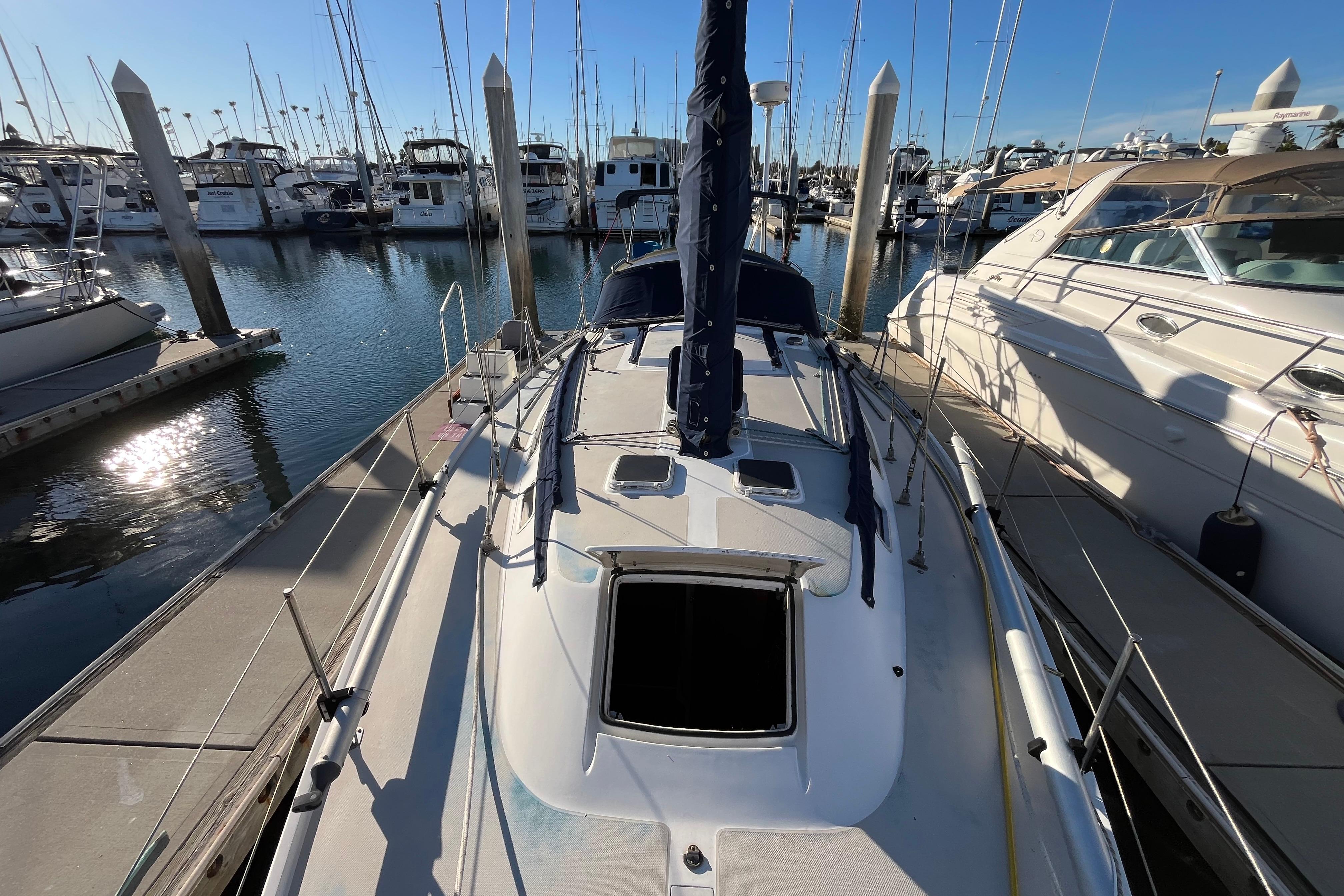 Image [7] of 1984 Catalina 36