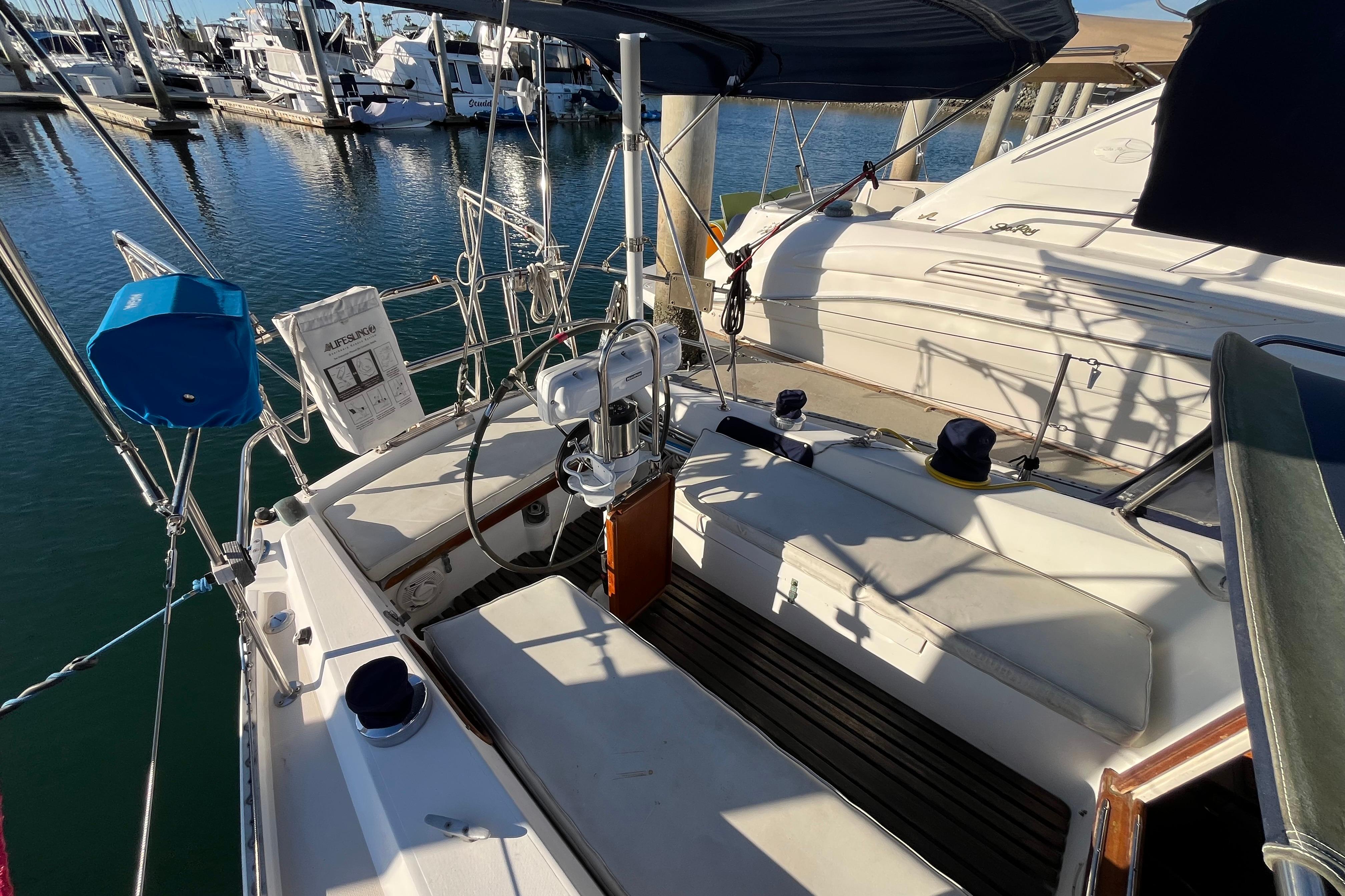 Image [10] of 1984 Catalina 36