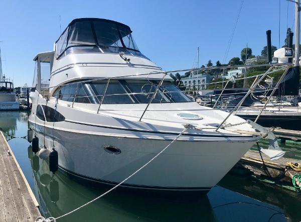 2005 Carver 41 Cockpit Motor Yacht
