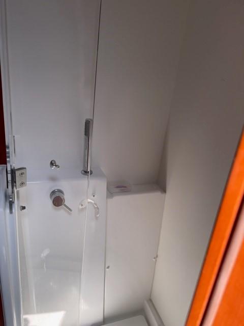 Fwd Shower Stall