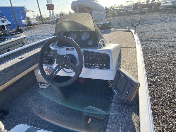 1994 Fisher boat for sale, model of the boat is Hawk 3V & Image # 3 of 6