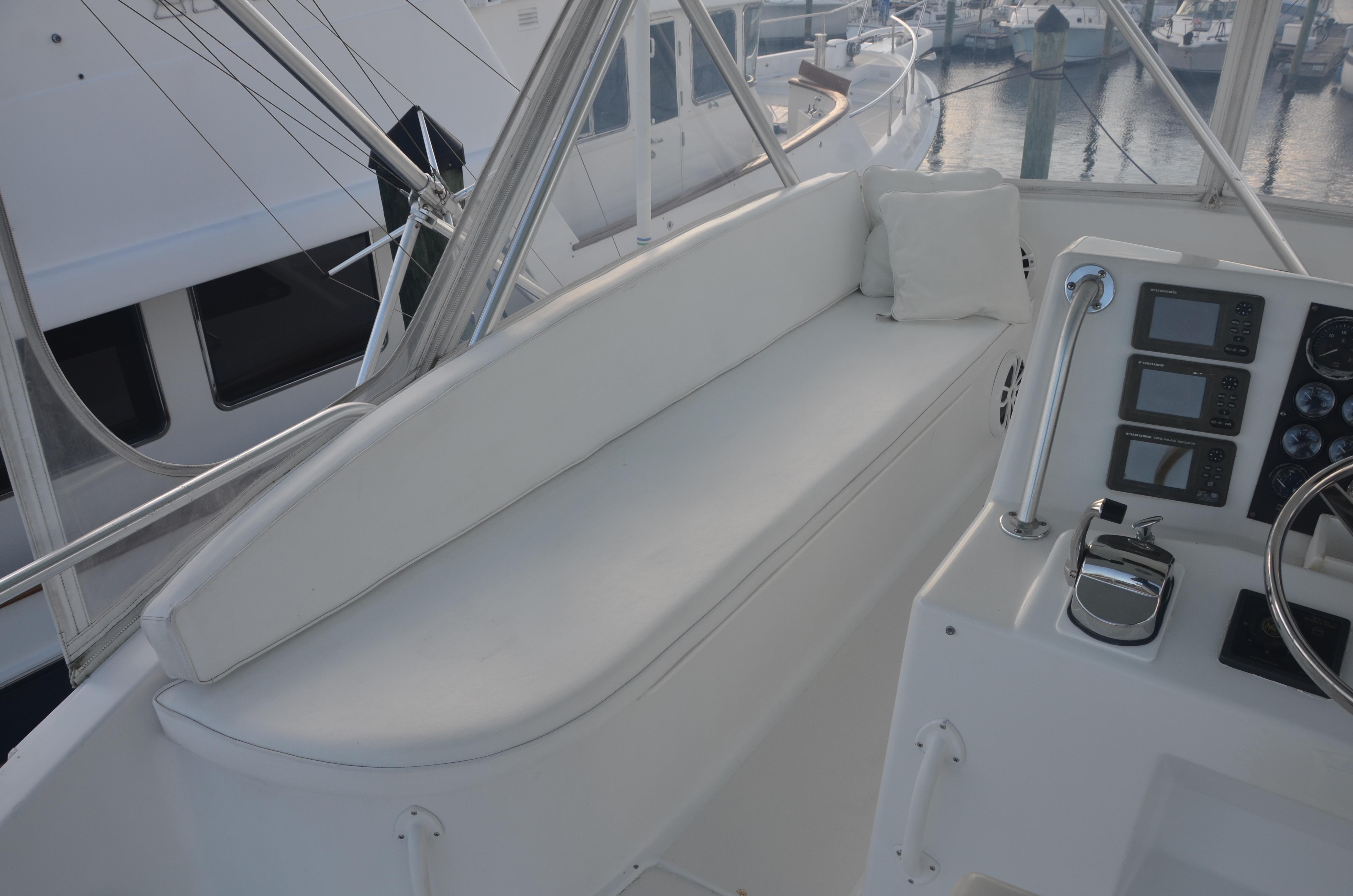 Post 50 Limitless-Flybridge Seating