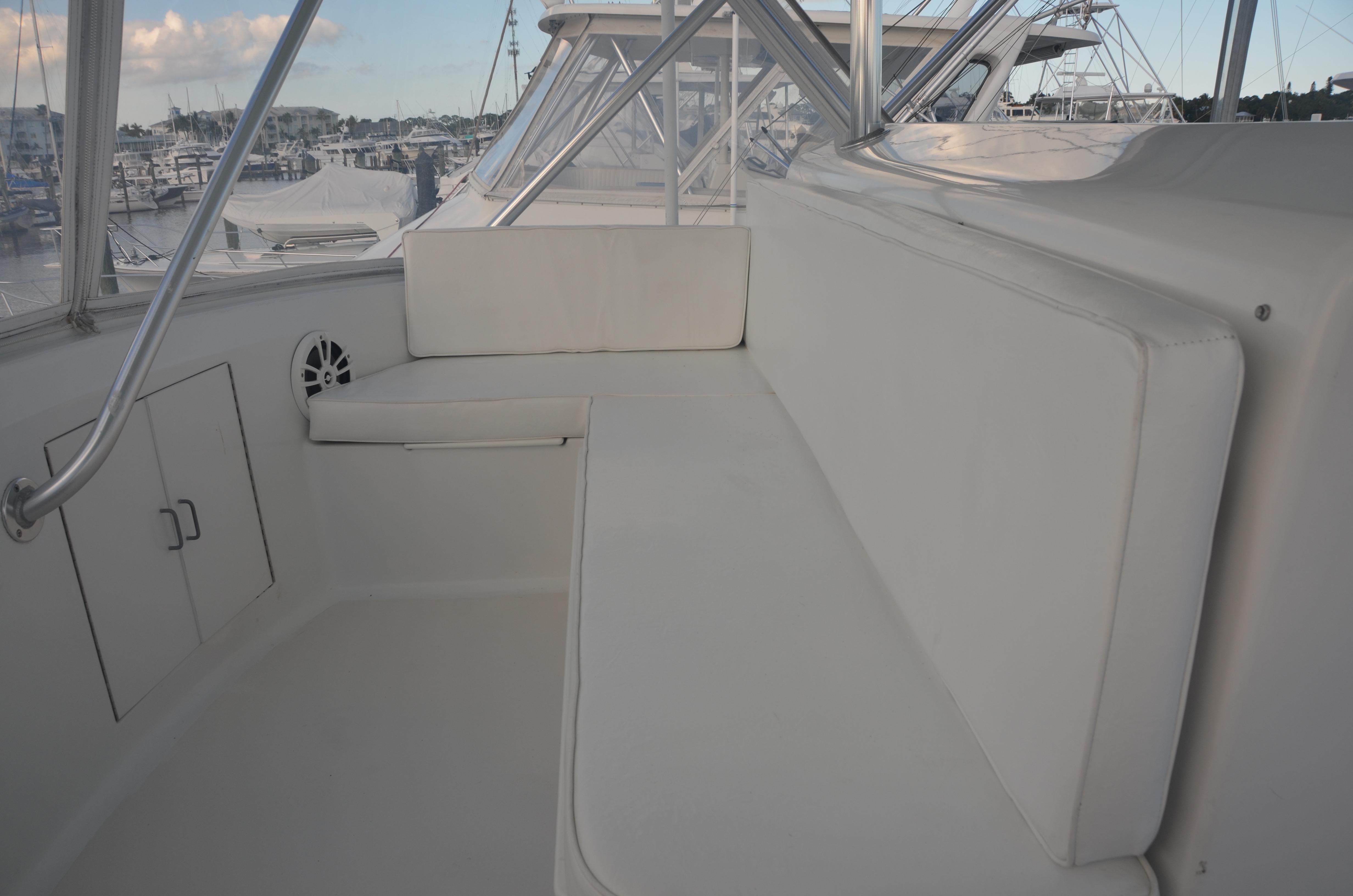 Post 50 Limitless-Flybridge Seating