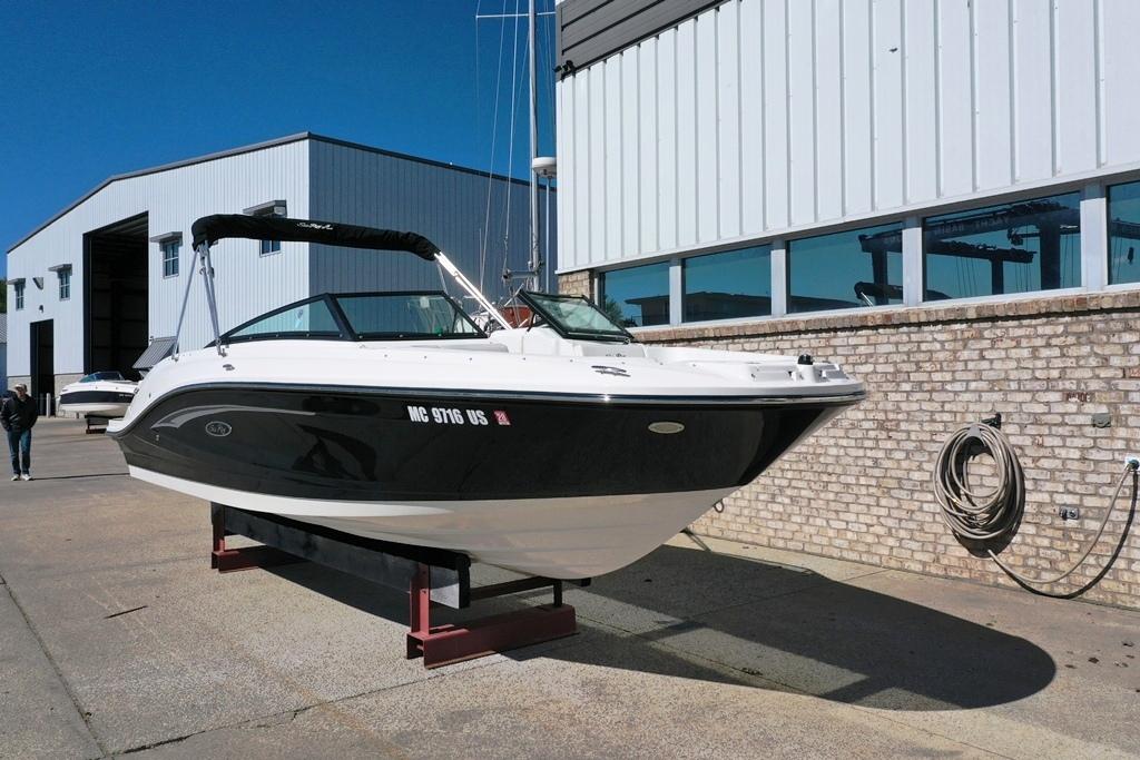 2022-sea-ray-230-spx-power-9807332-20250523104804932-1_XLARGE