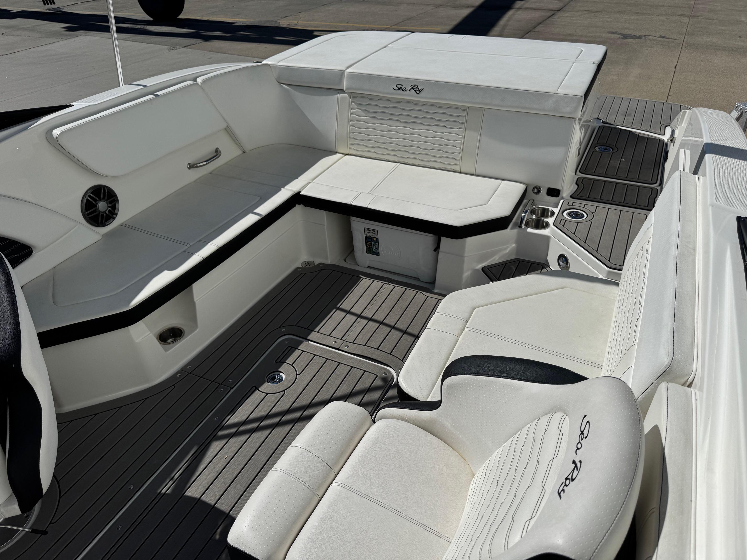 2022-sea-ray-230-spx-power-9807332-20250523104823971-1_XLARGE