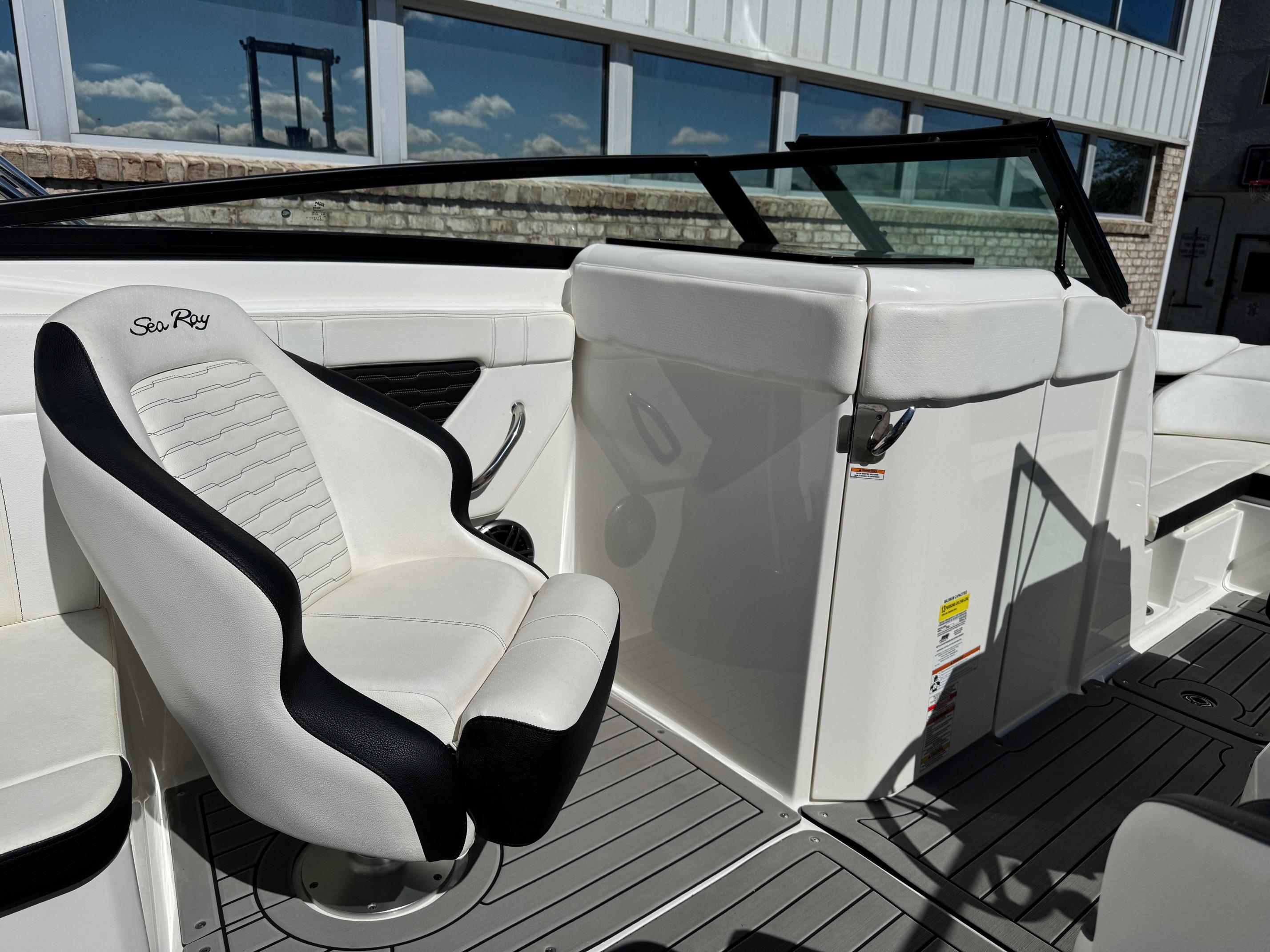 2022-sea-ray-230-spx-power-9807332-20250523104830107-1_XLARGE