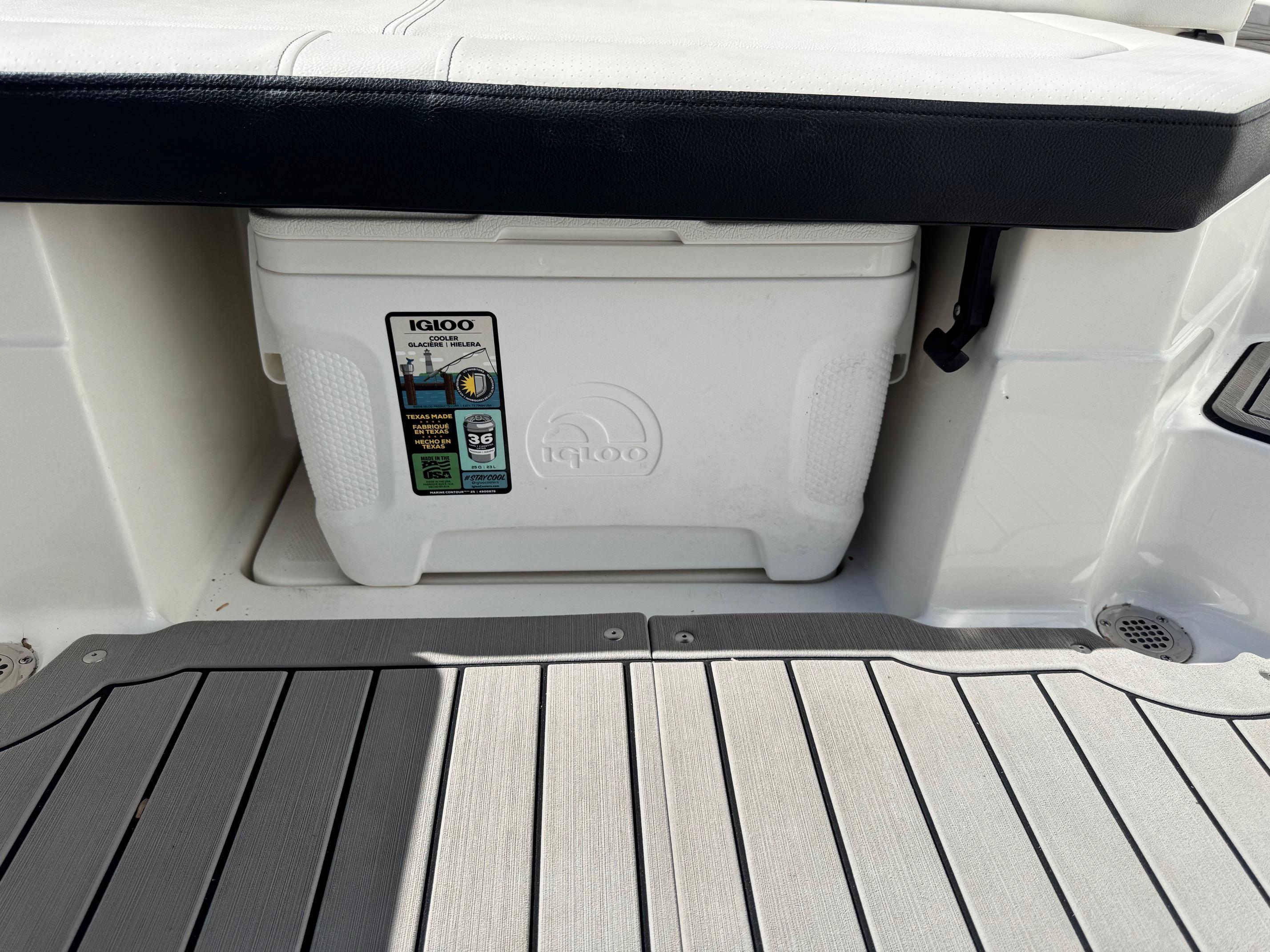 2022-sea-ray-230-spx-power-9807332-20250523105107126-1_XLARGE