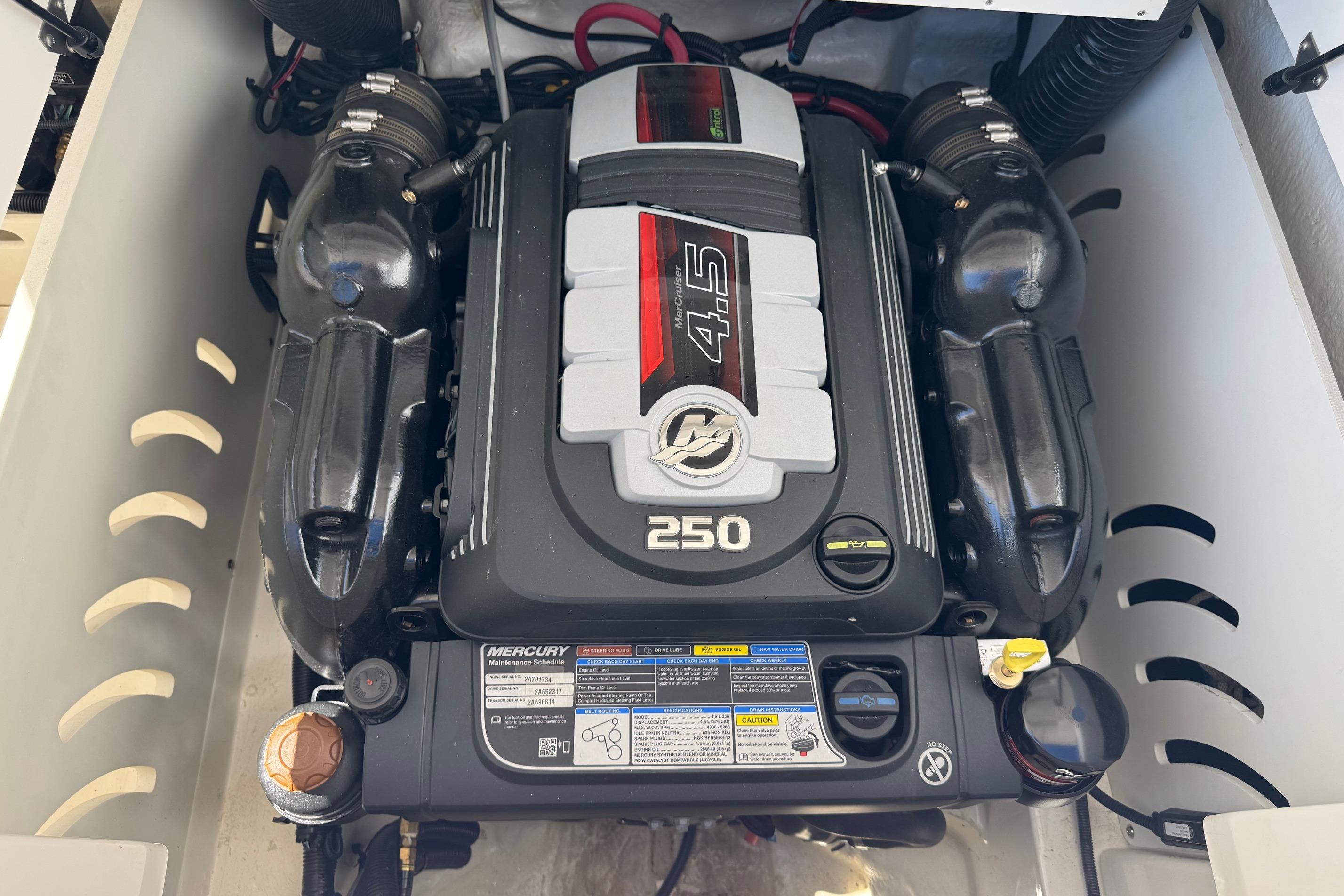 2022-sea-ray-230-spx-power-9807332-20250523122541363-1_XLARGE